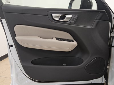 2026 Volvo XC60 Plus