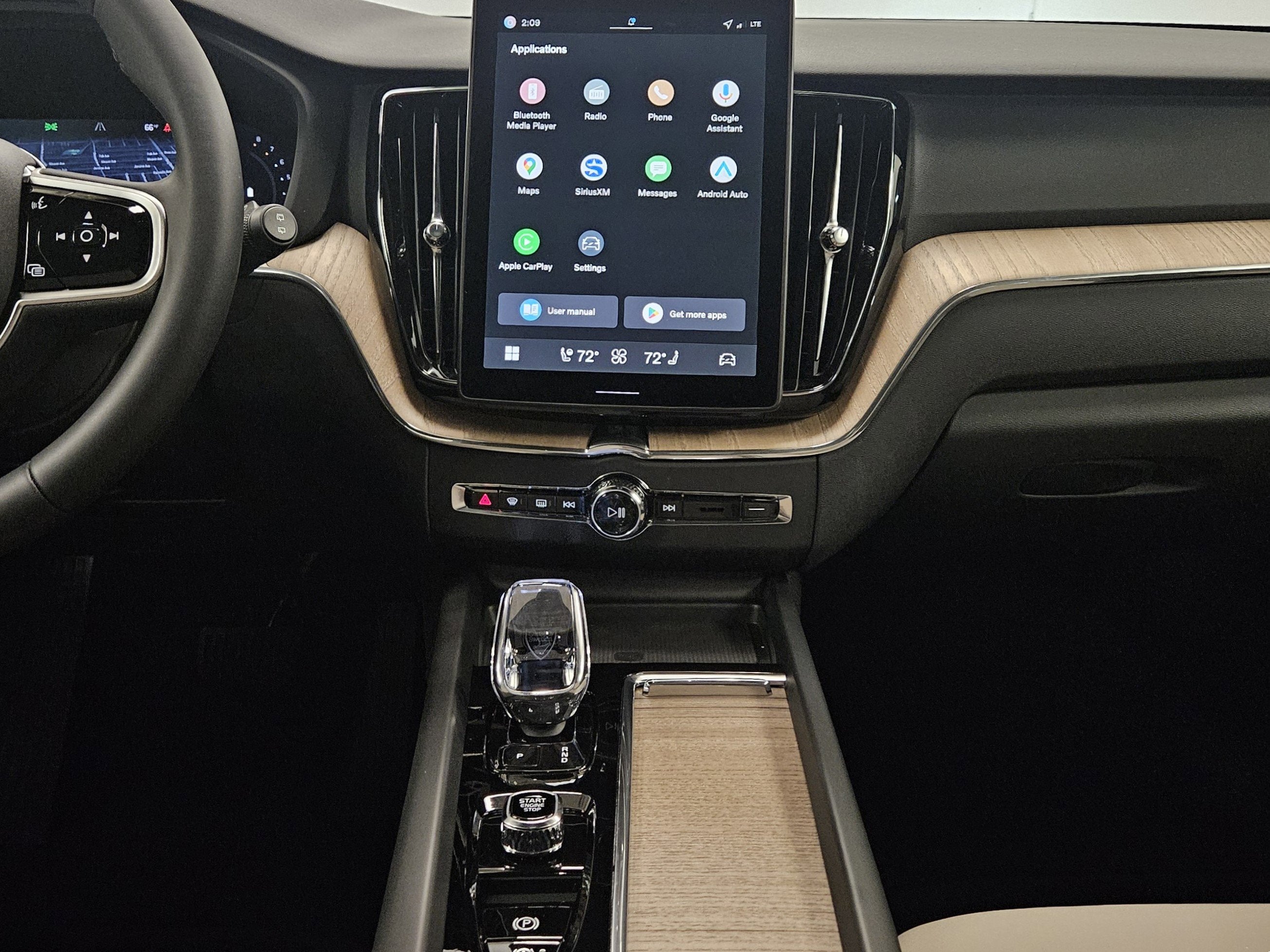 2026 Volvo XC60 Plus