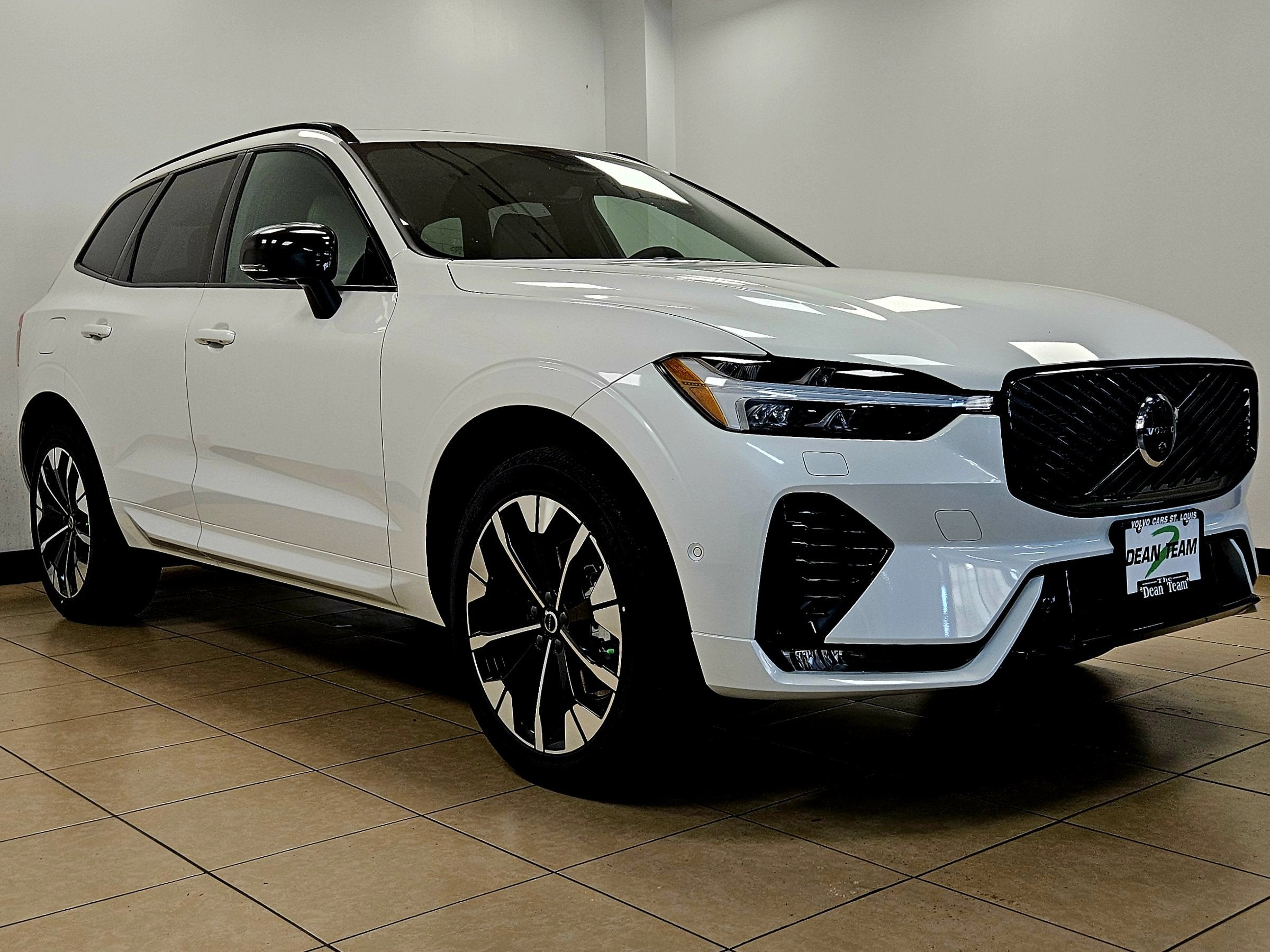 2026 Volvo XC60 Plus