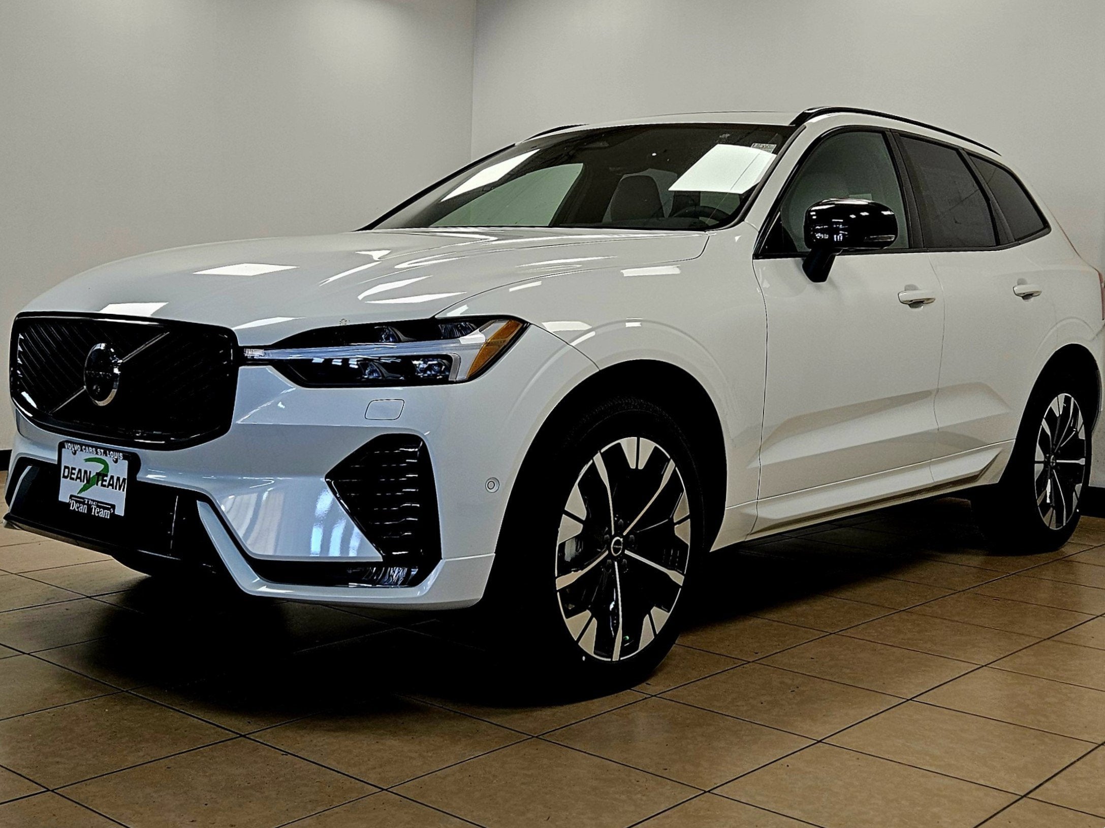 2026 Volvo XC60 Plus