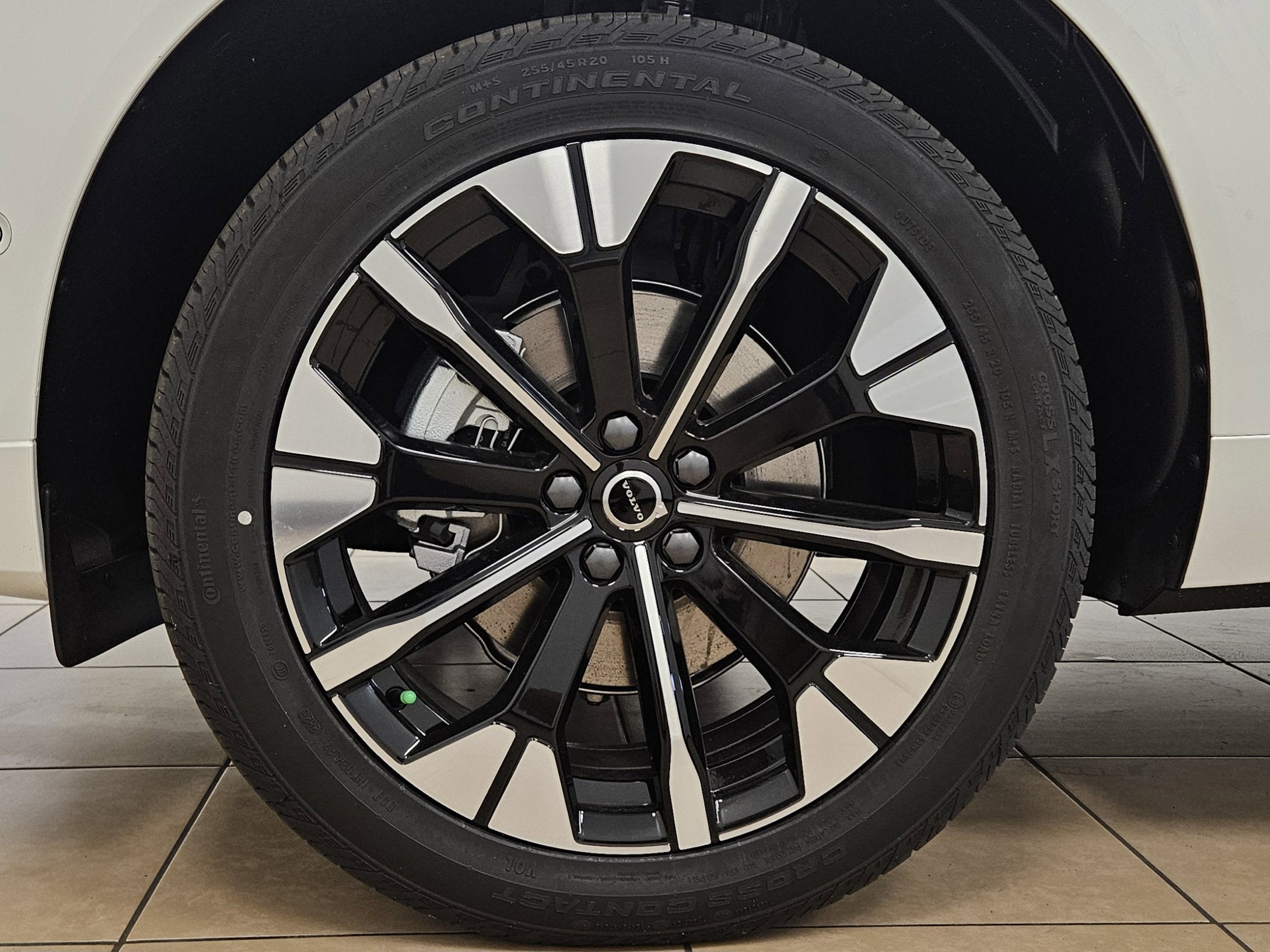 2026 Volvo XC60 Plus