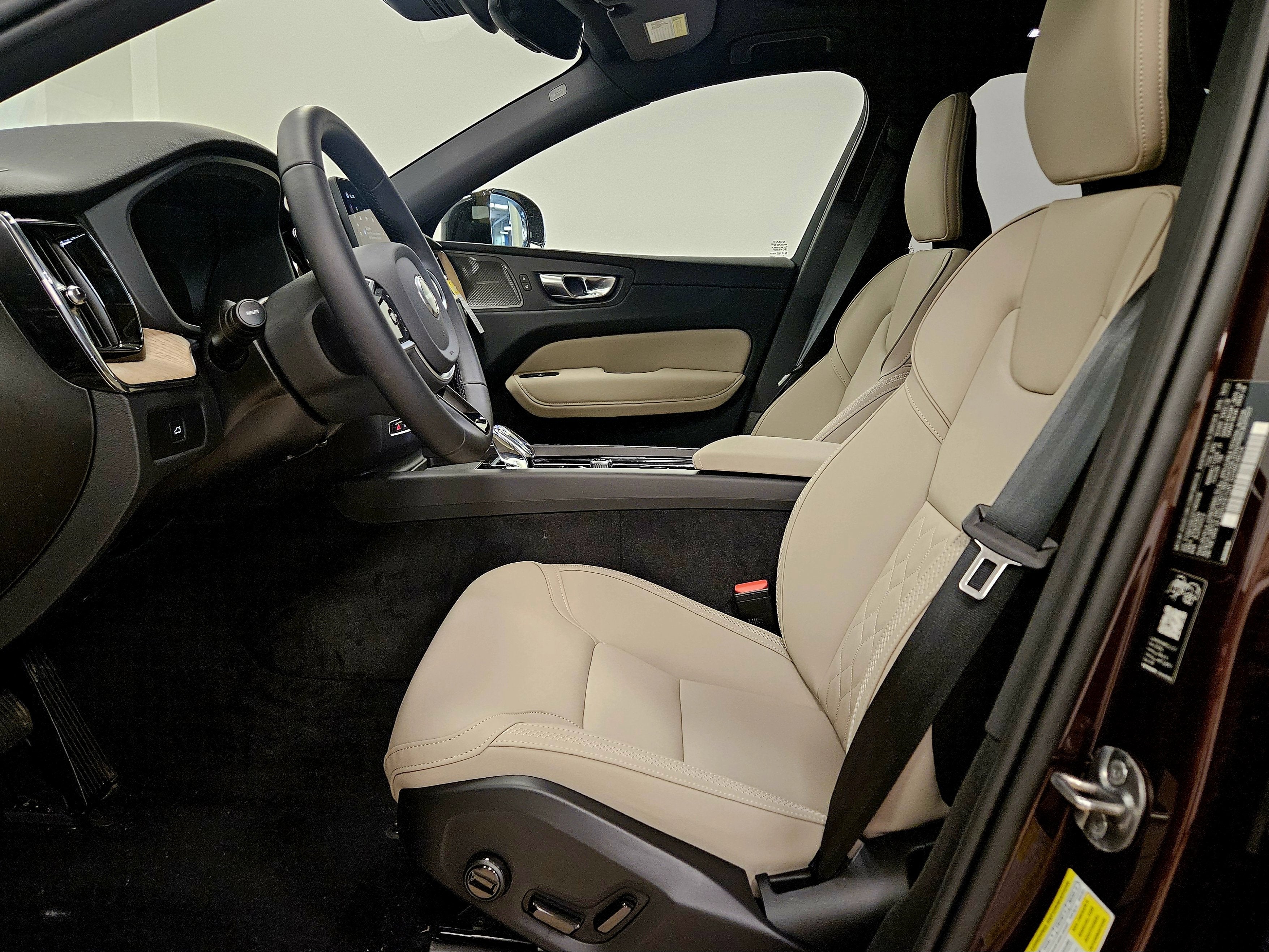 2026 Volvo XC60 Plus