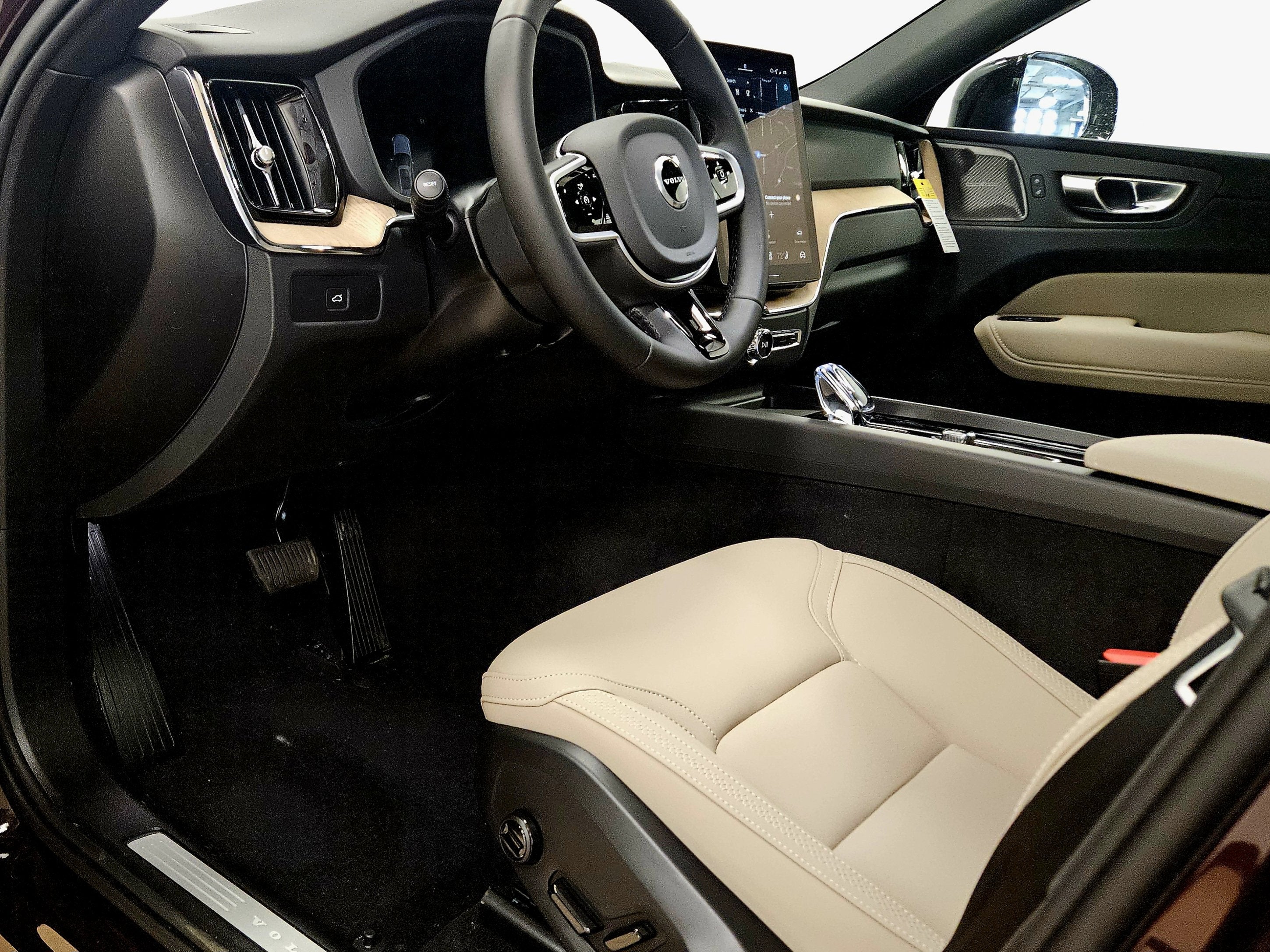 2026 Volvo XC60 Plus