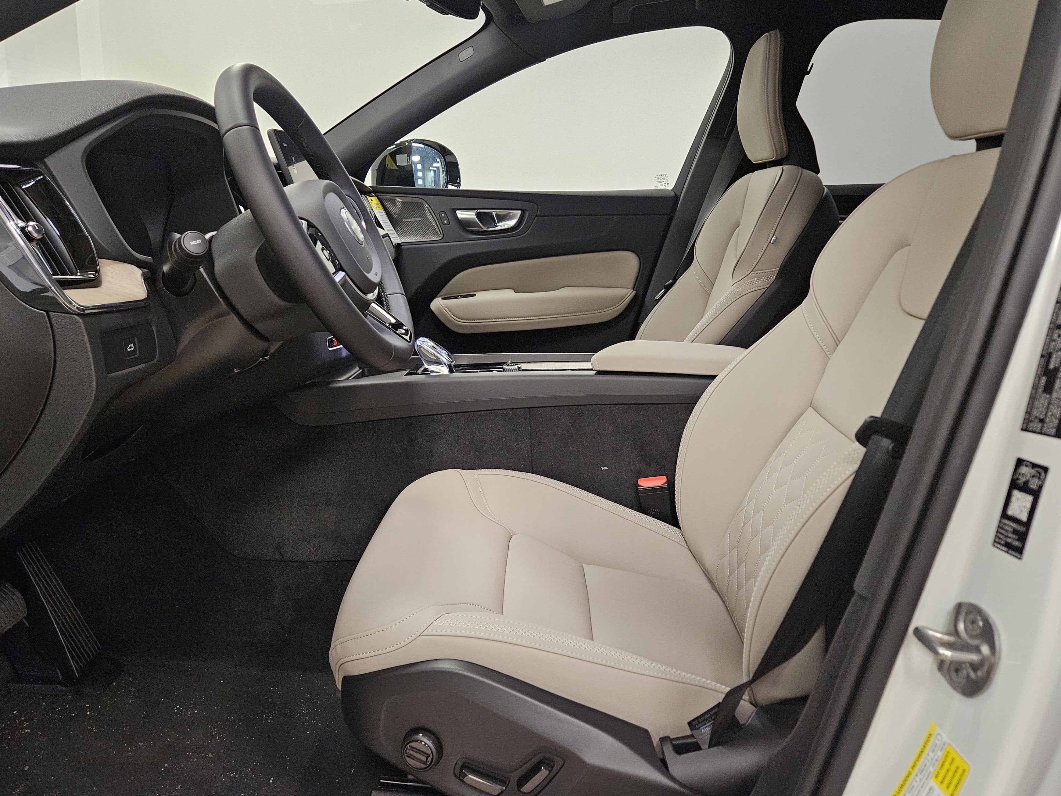 2026 Volvo XC60 Plus