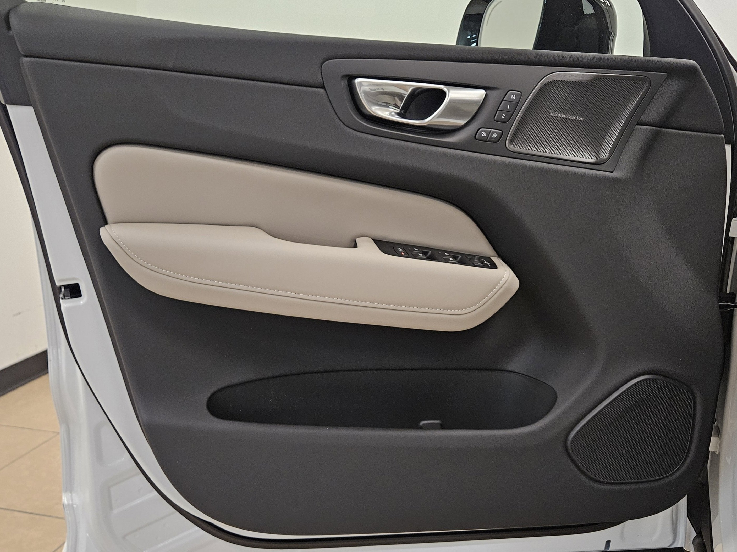 2026 Volvo XC60 Plus