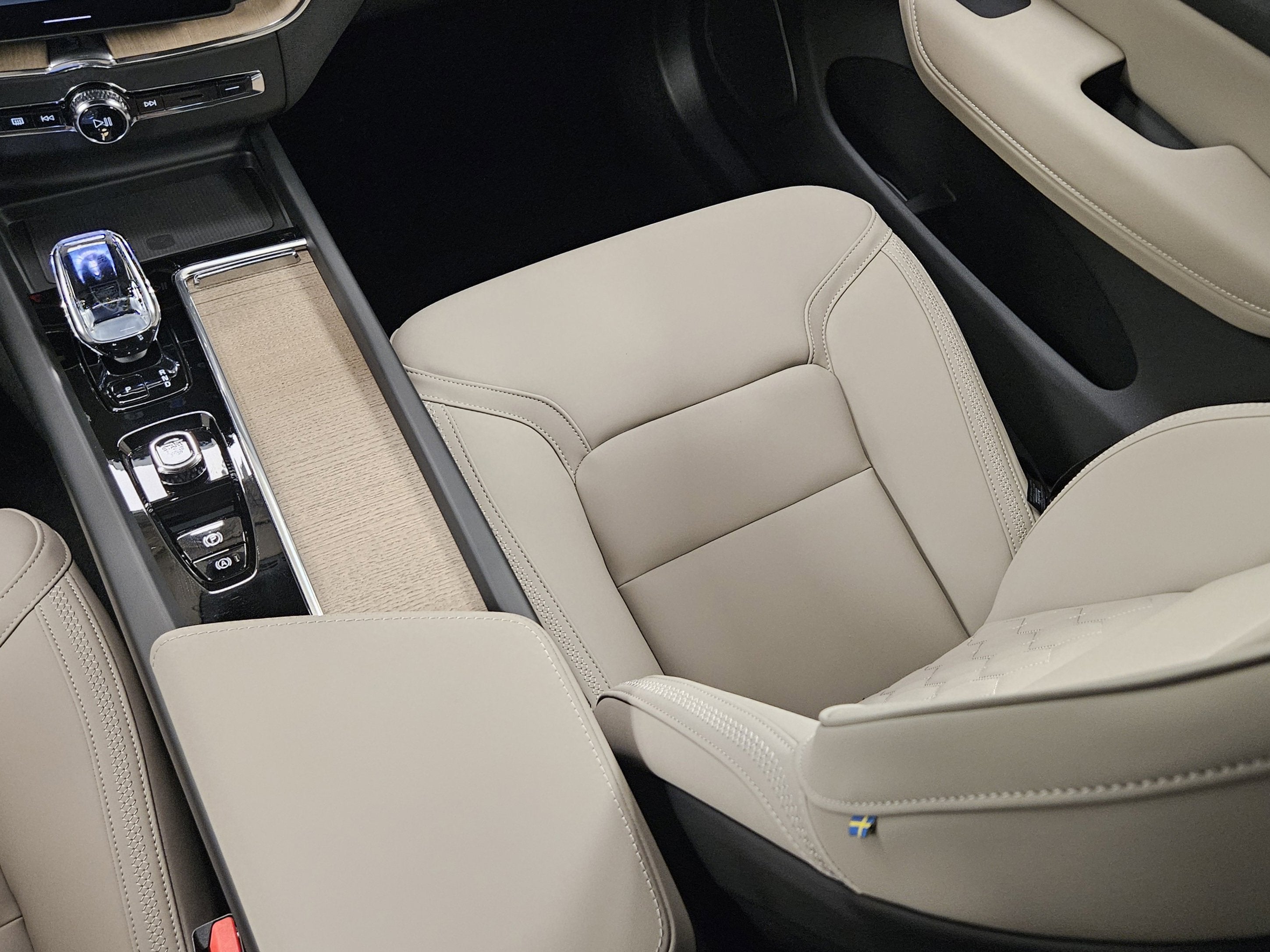 2026 Volvo XC60 Plus