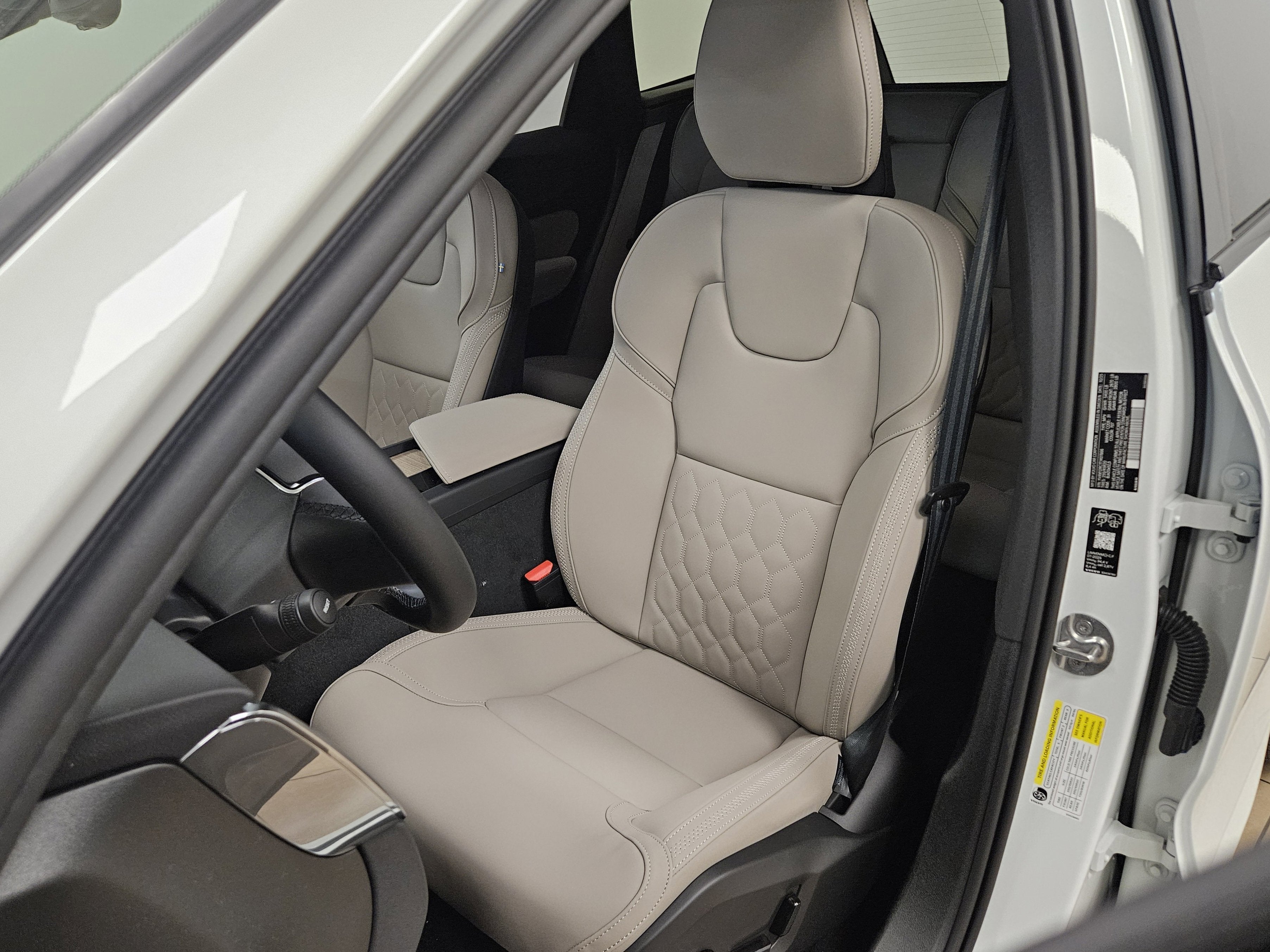 2026 Volvo XC60 Plus