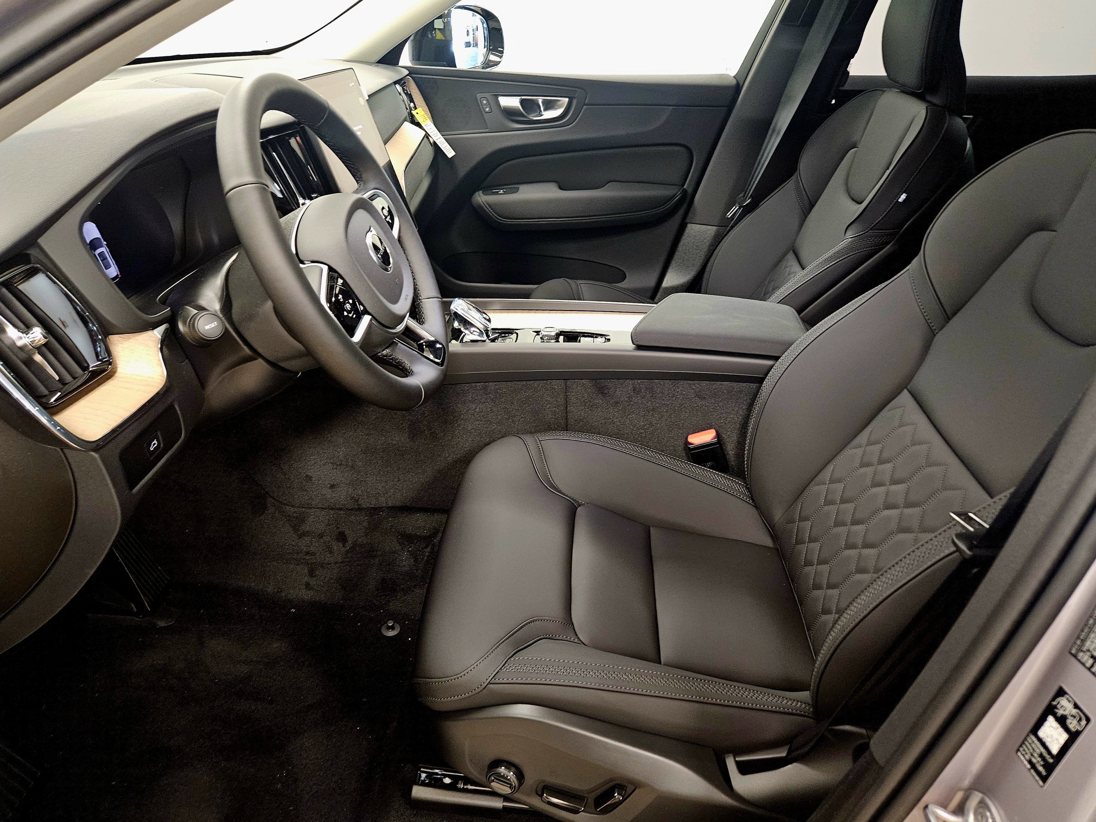 2026 Volvo XC60 Plus