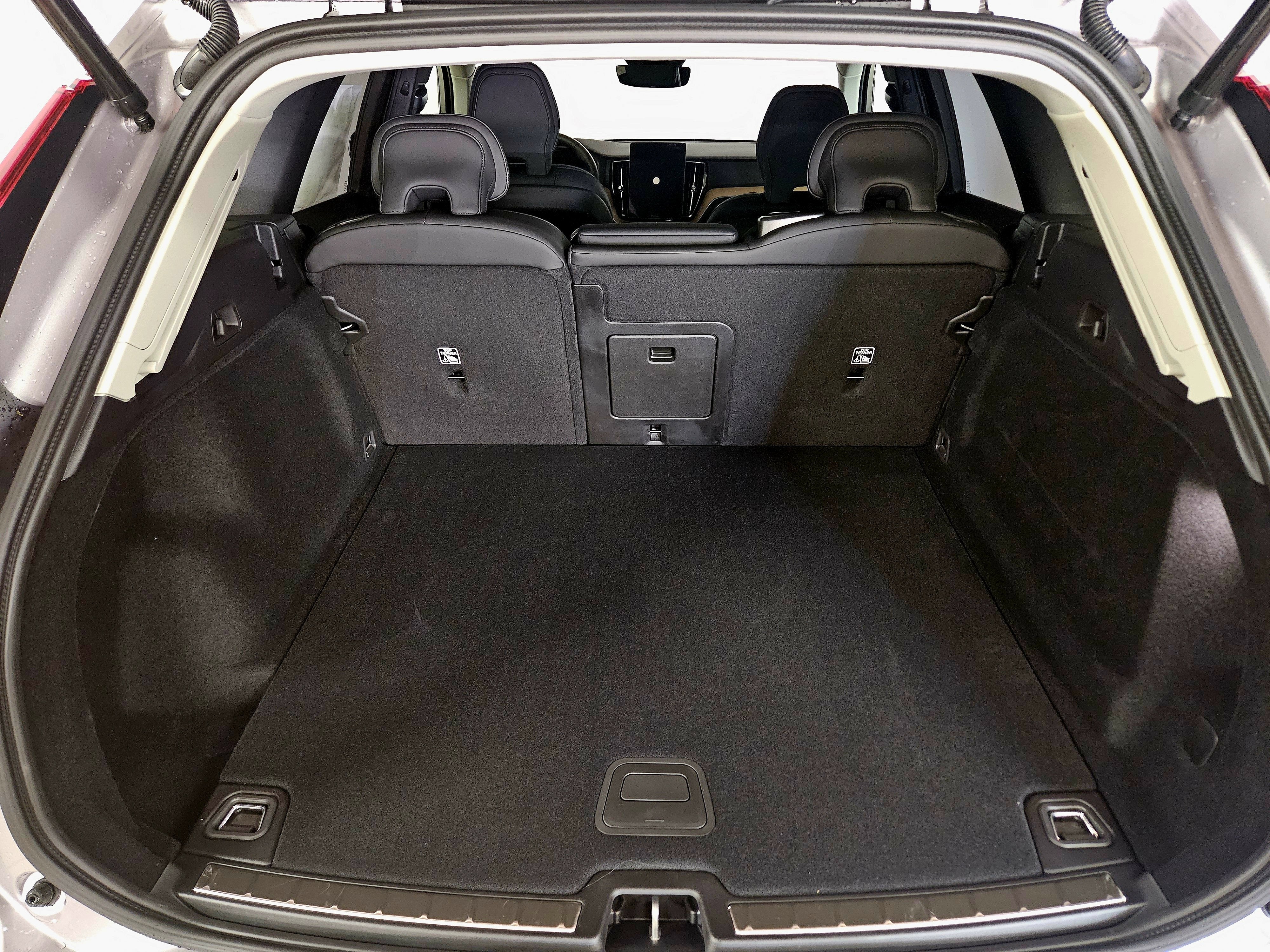 2026 Volvo XC60 Plus