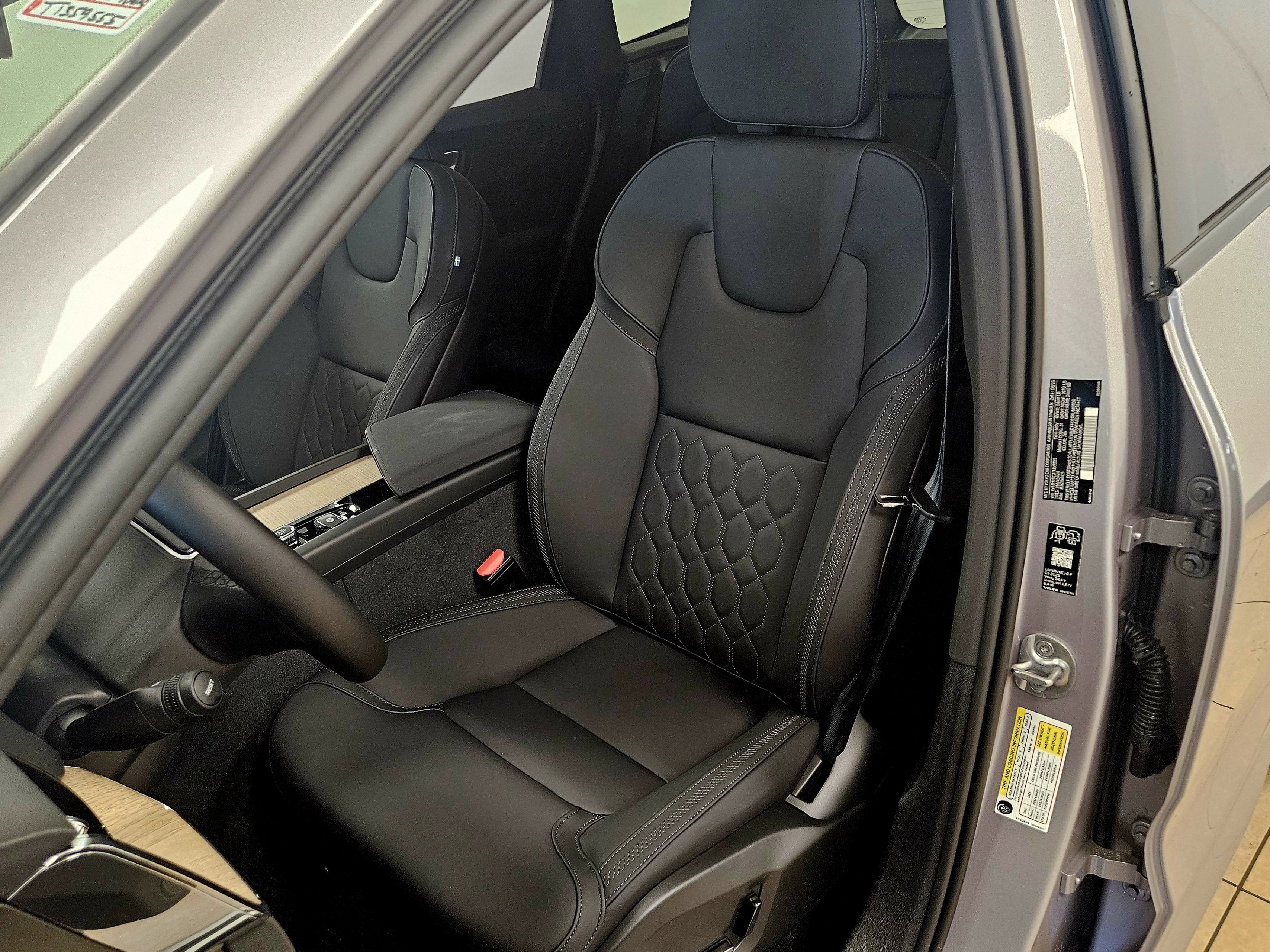 2026 Volvo XC60 Plus