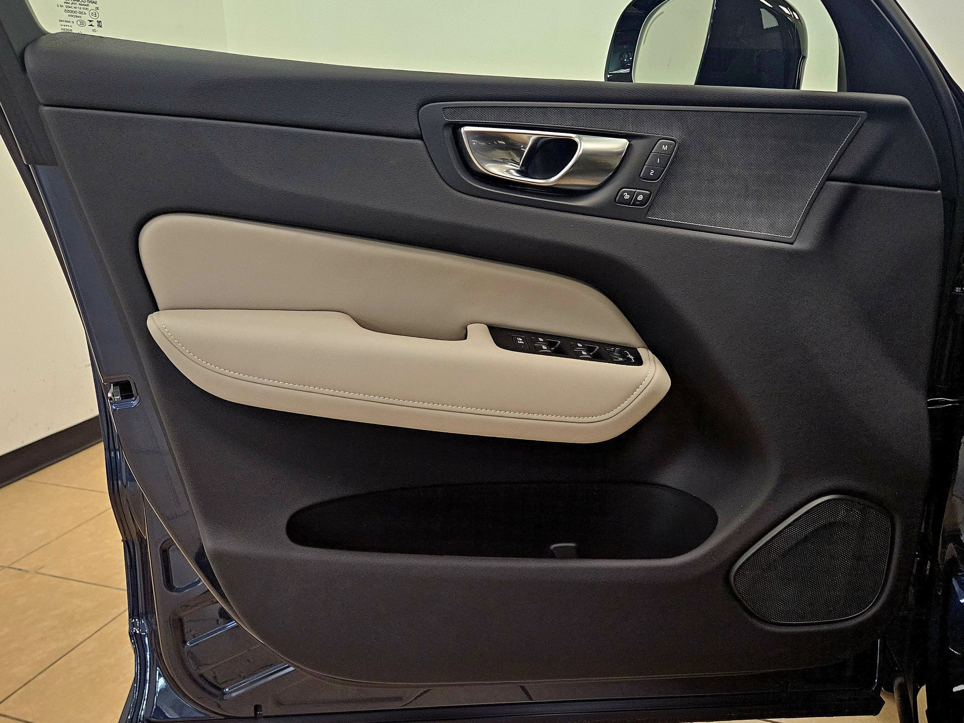 2026 Volvo XC60 Plus