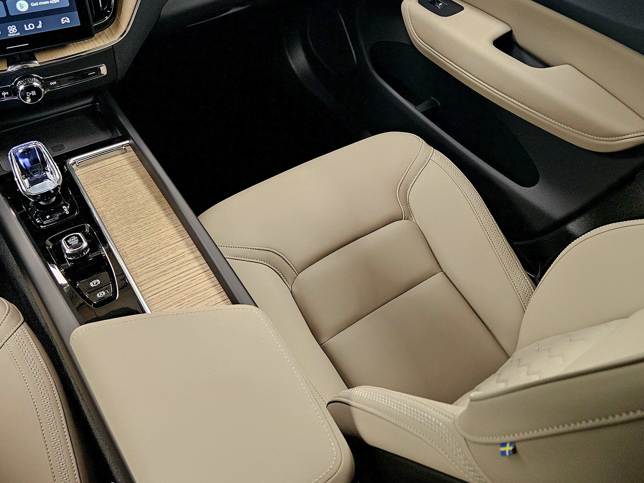 2026 Volvo XC60 Plus