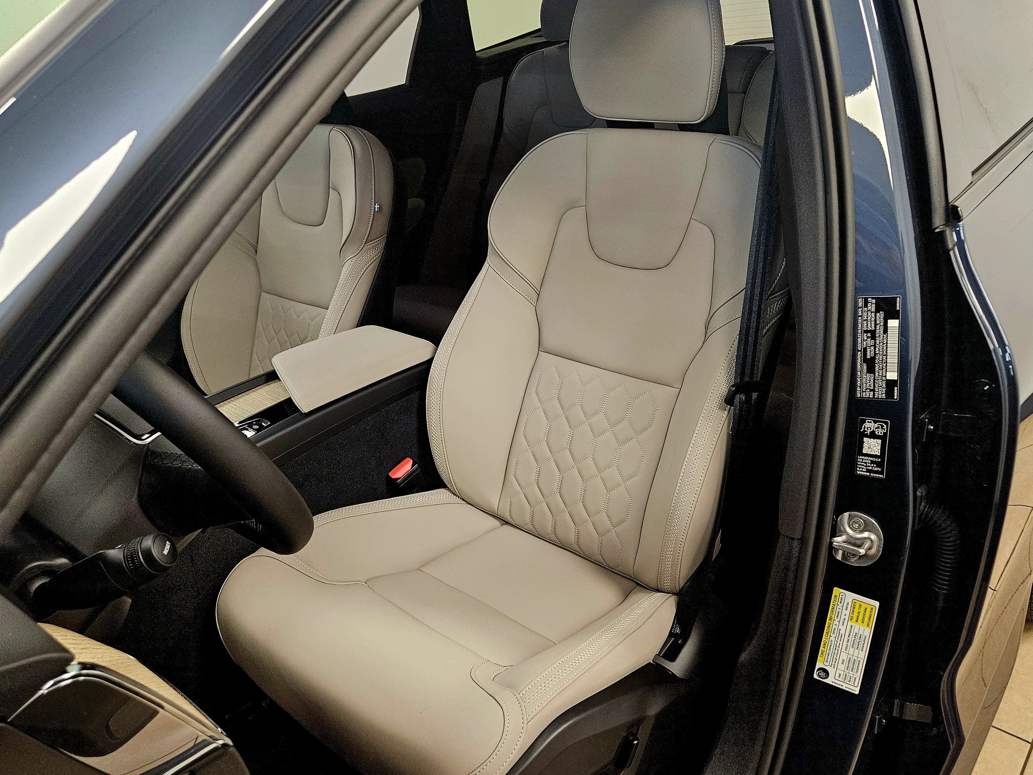 2026 Volvo XC60 Plus