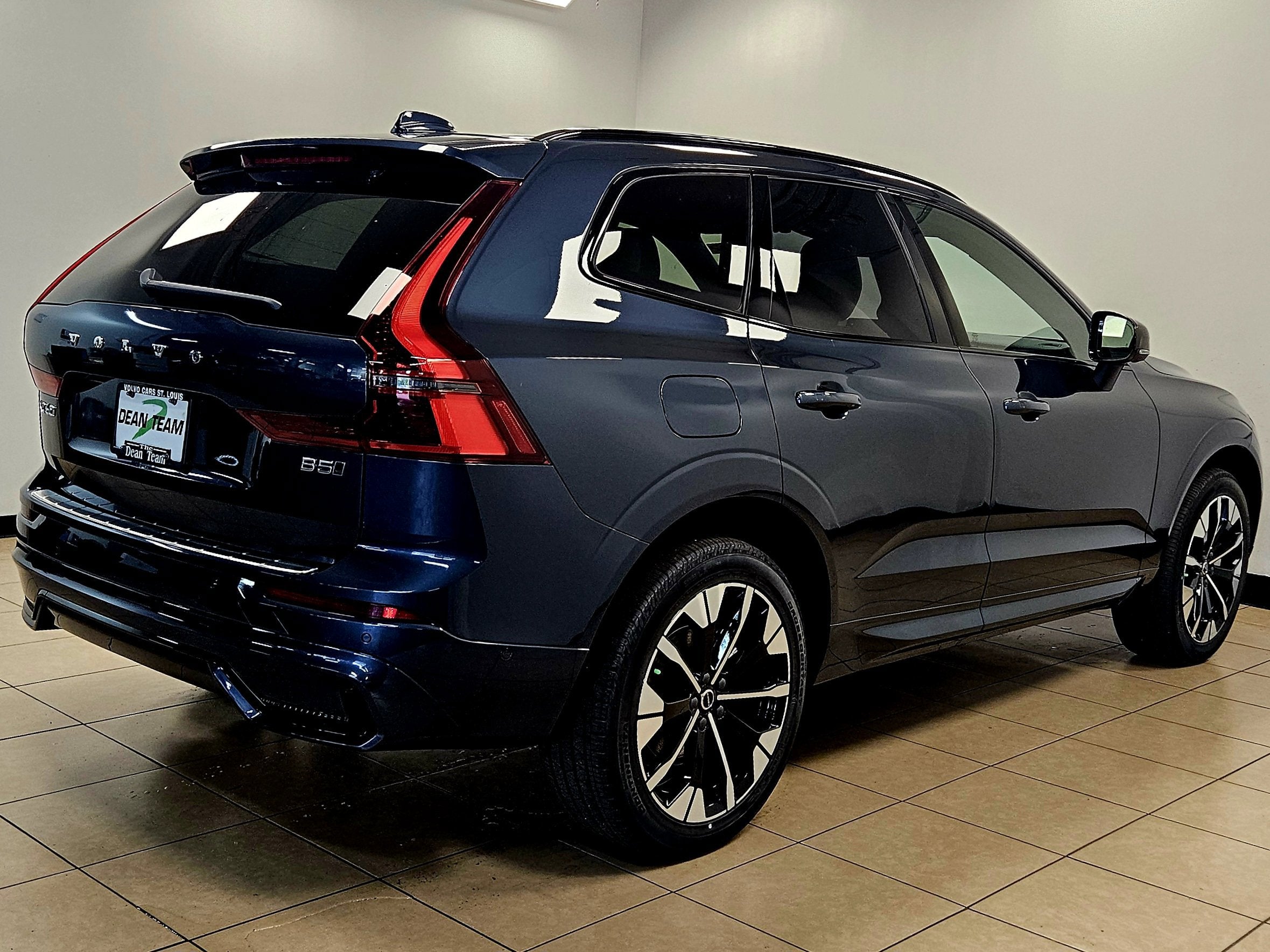 2026 Volvo XC60 Plus