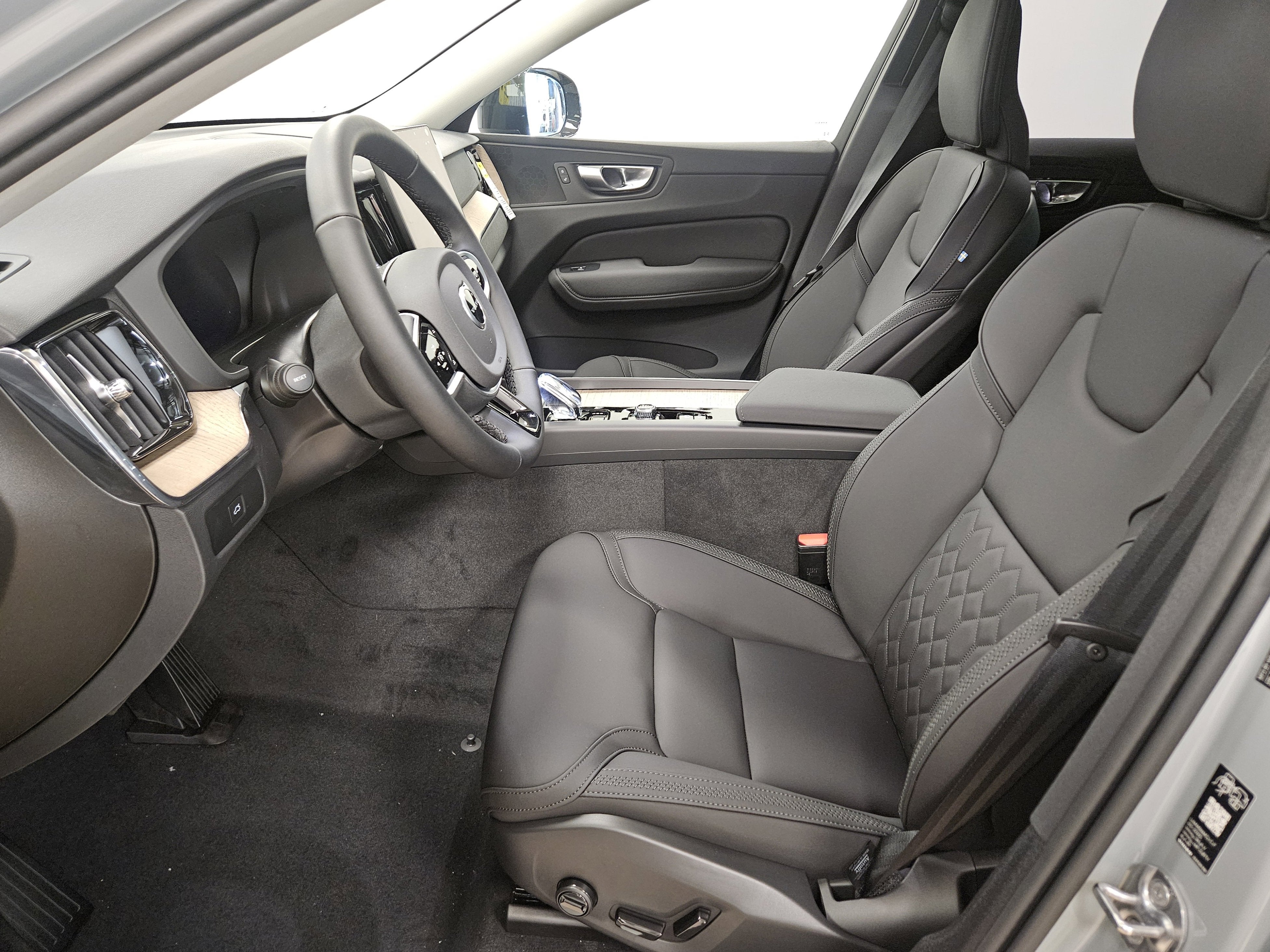 2026 Volvo XC60 Plus