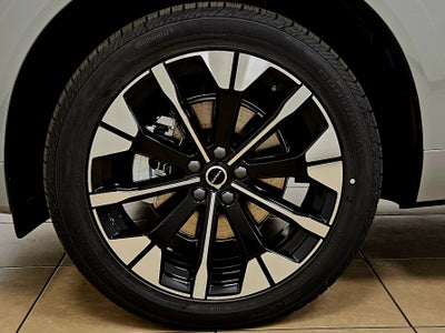 2026 Volvo XC60 Plus