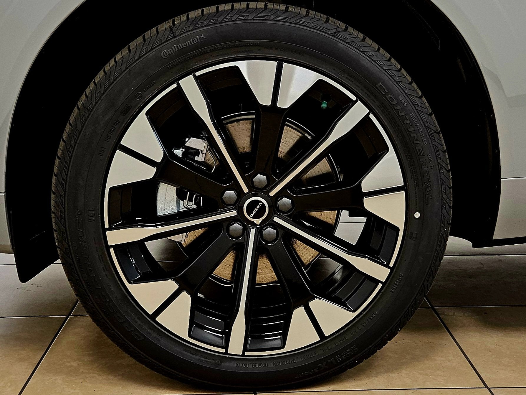 2026 Volvo XC60 Plus