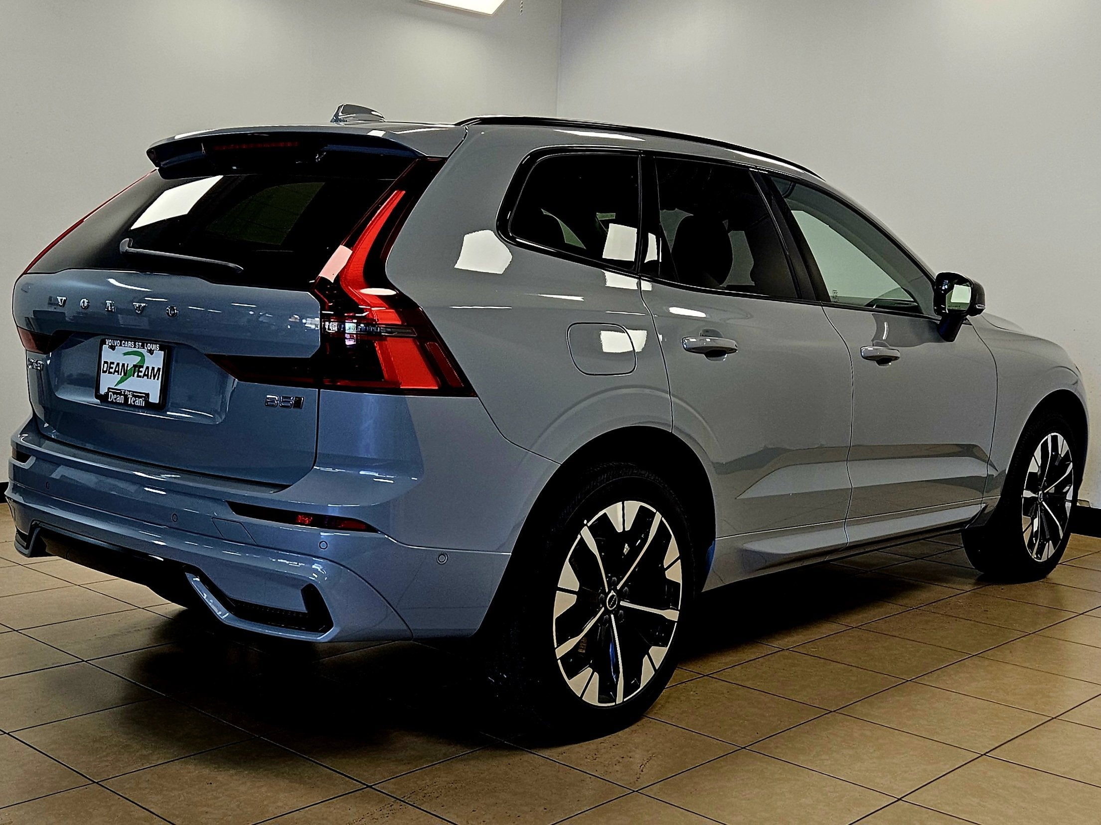 2026 Volvo XC60 Plus