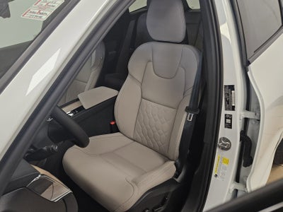 2026 Volvo XC60 Plus