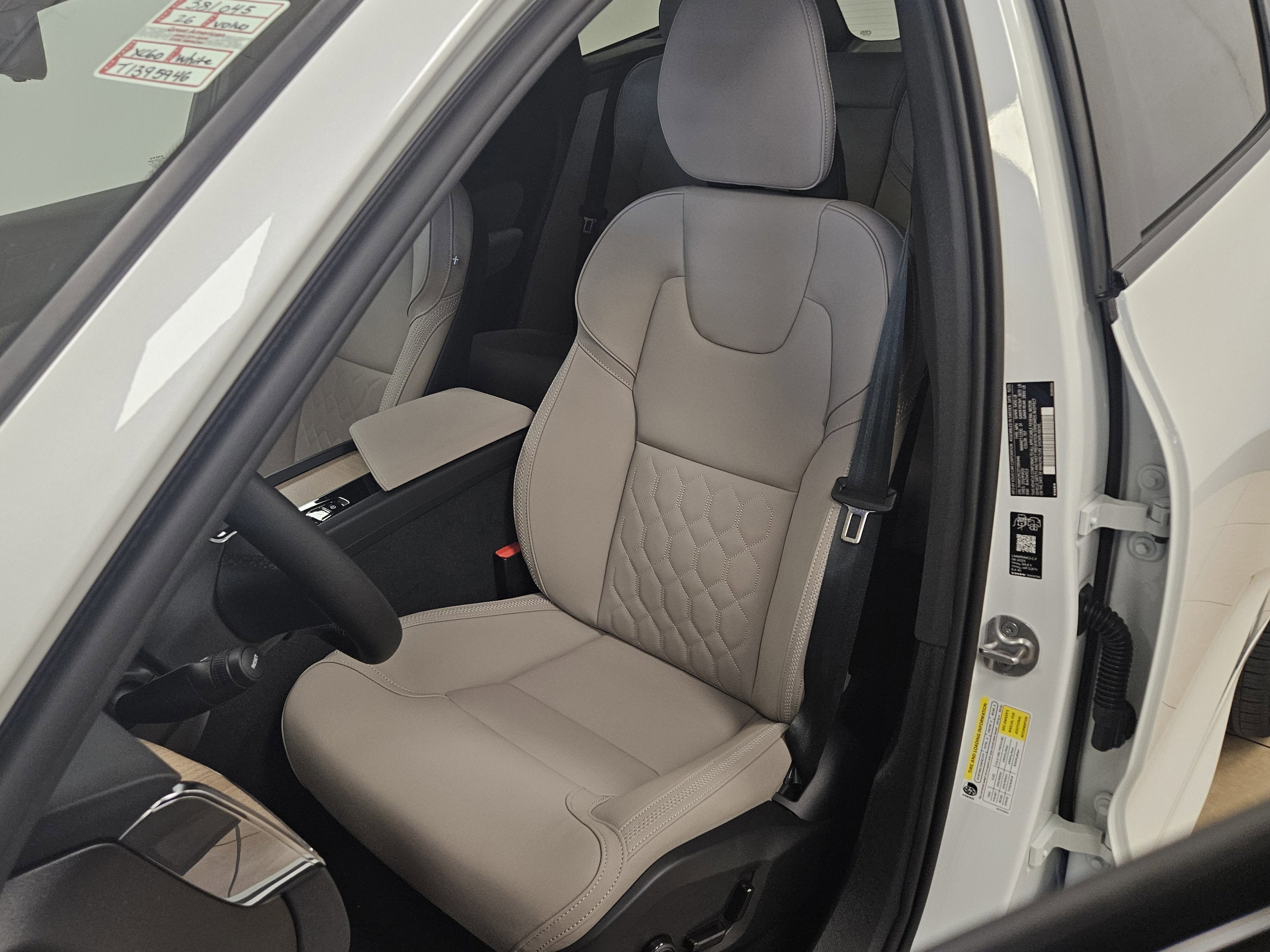 2026 Volvo XC60 Plus