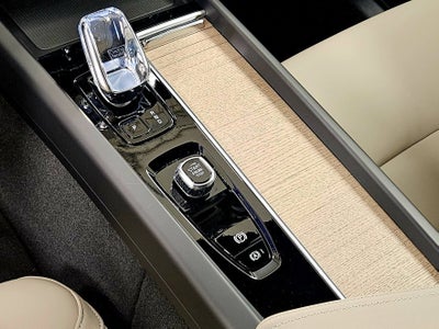 2026 Volvo XC60 Plus