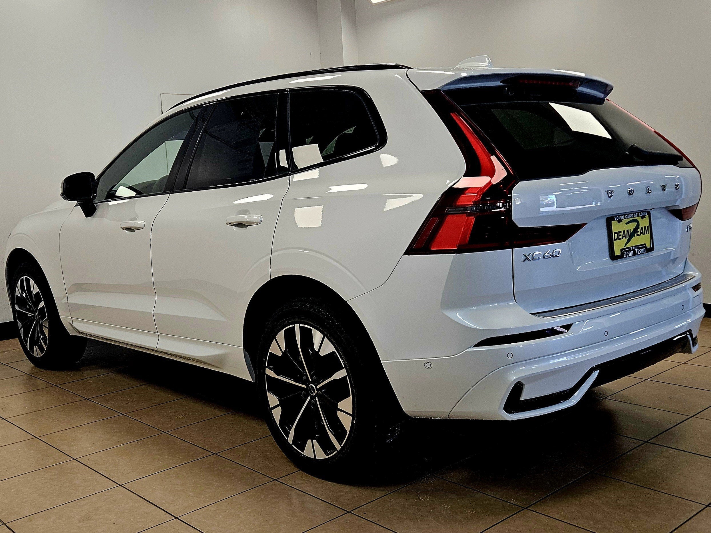 2026 Volvo XC60 Plus
