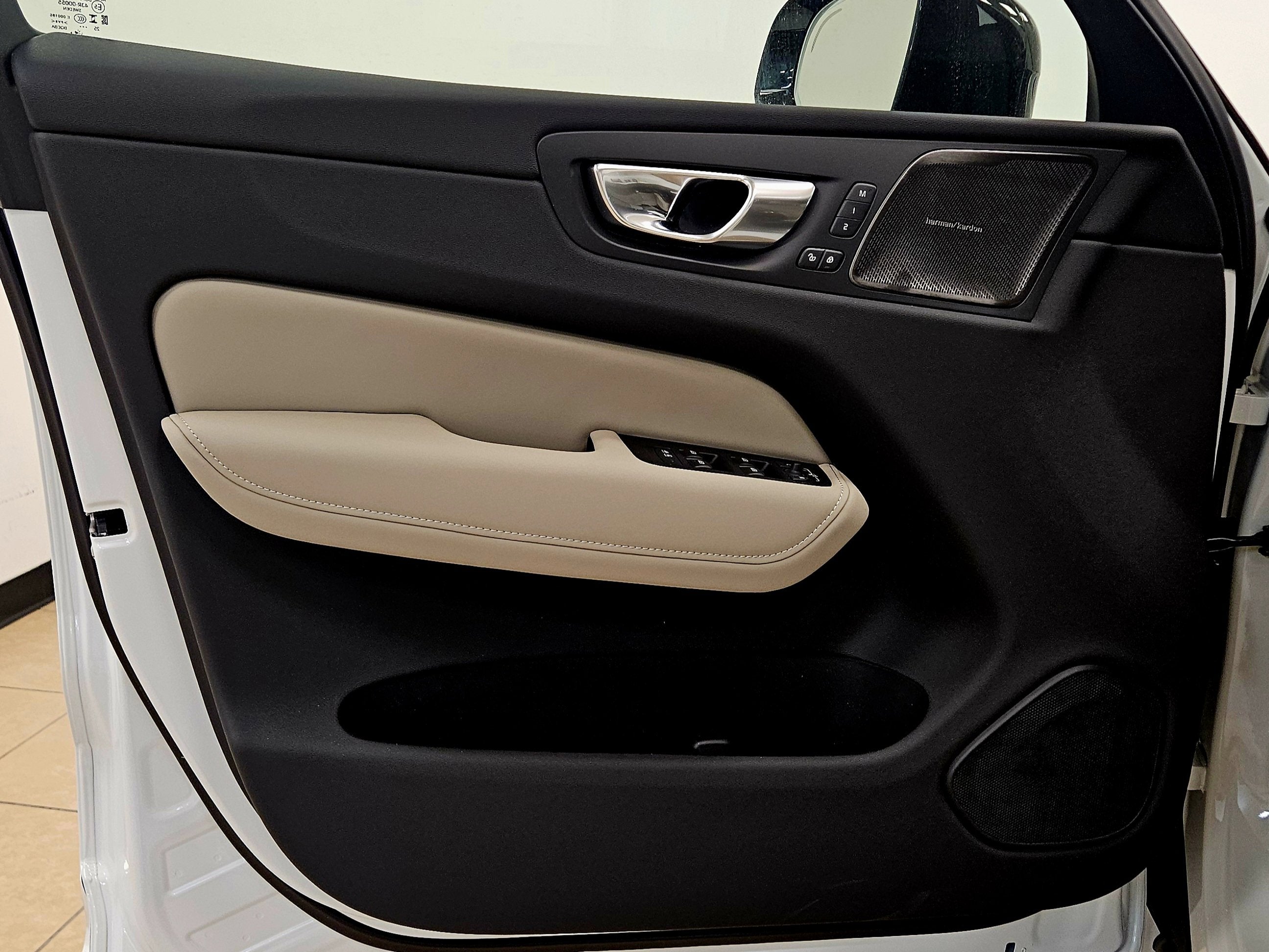 2026 Volvo XC60 Plus