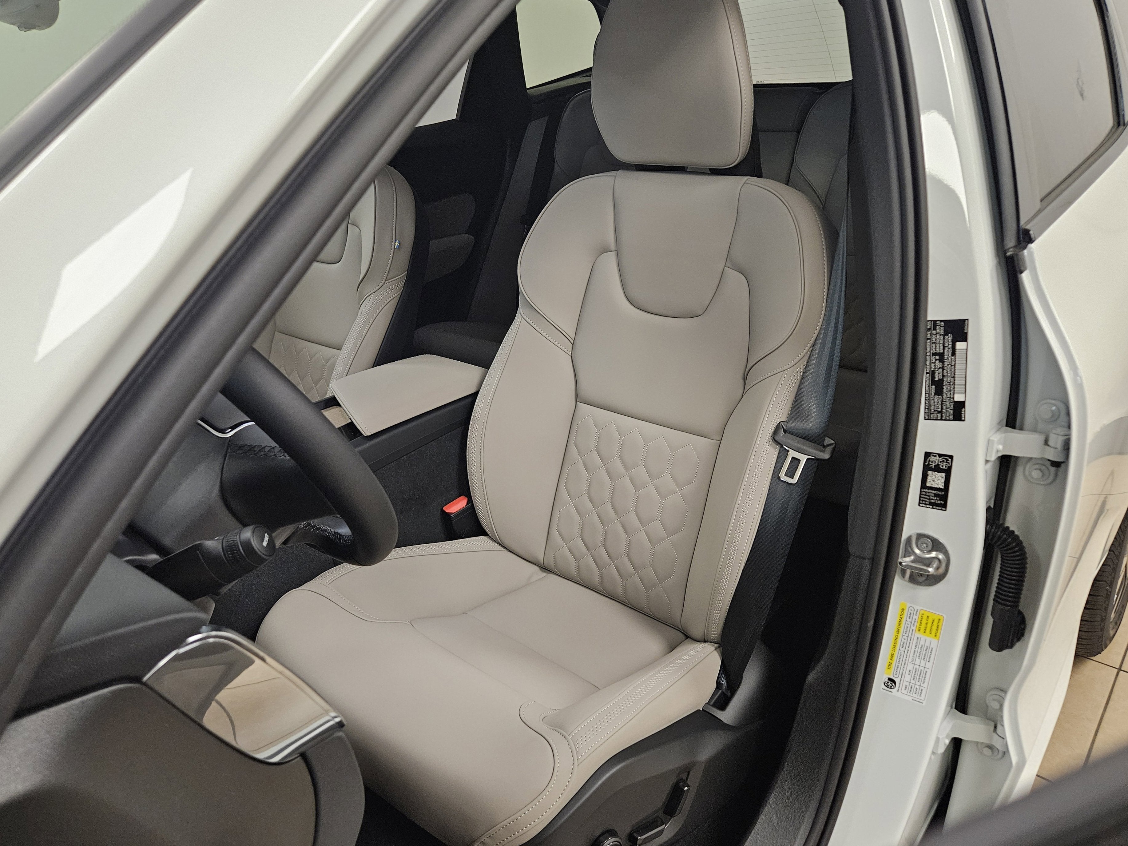 2026 Volvo XC60 Plus