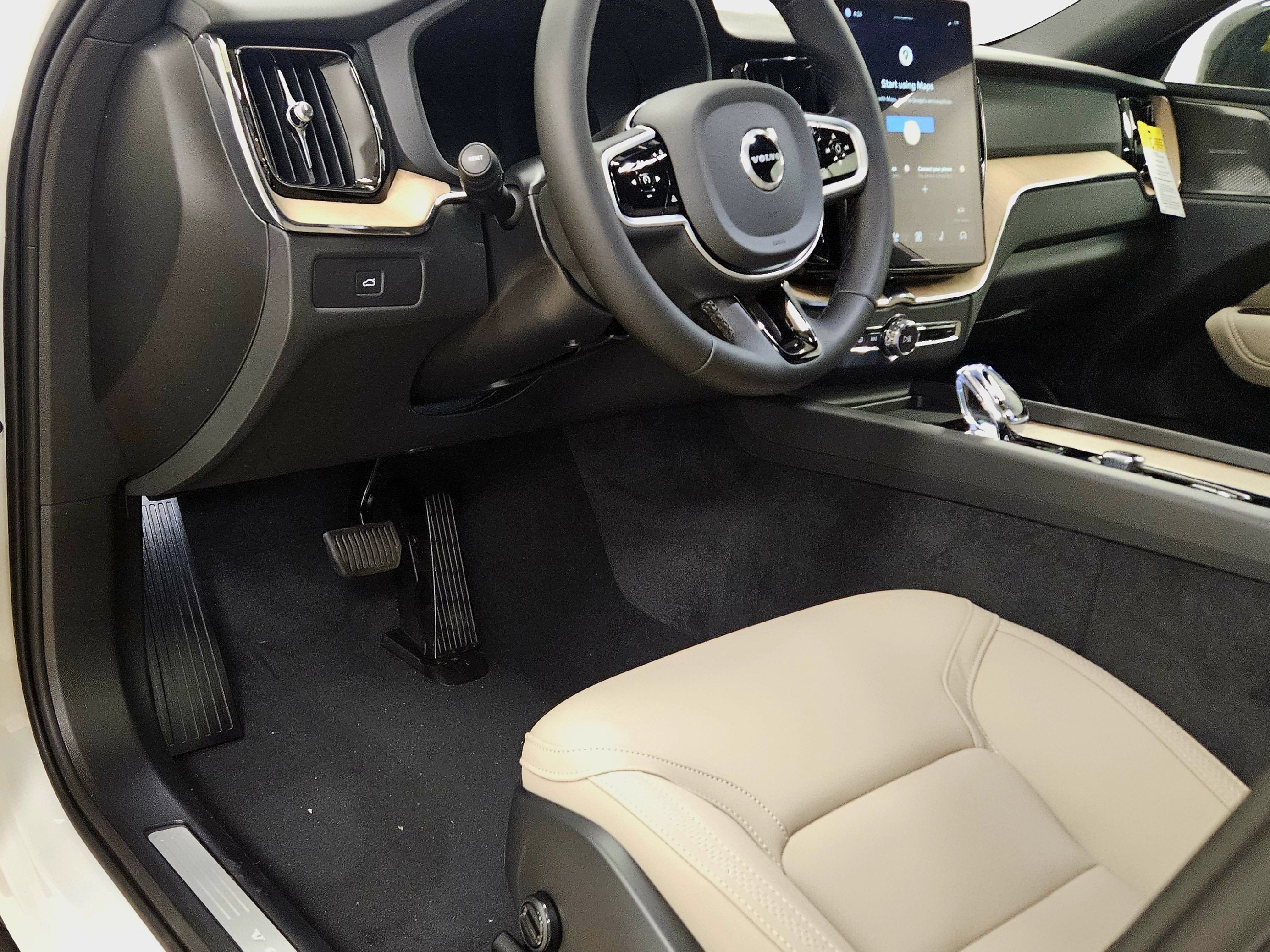 2026 Volvo XC60 Plus