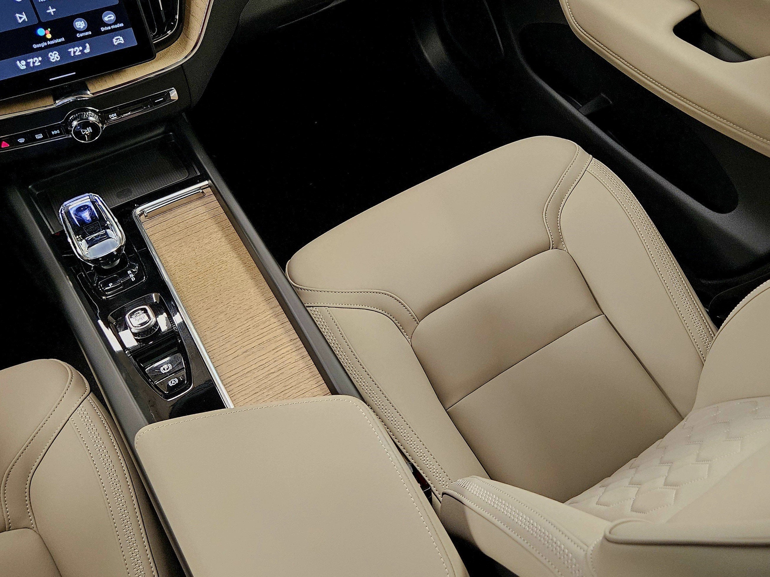 2026 Volvo XC60 Plus