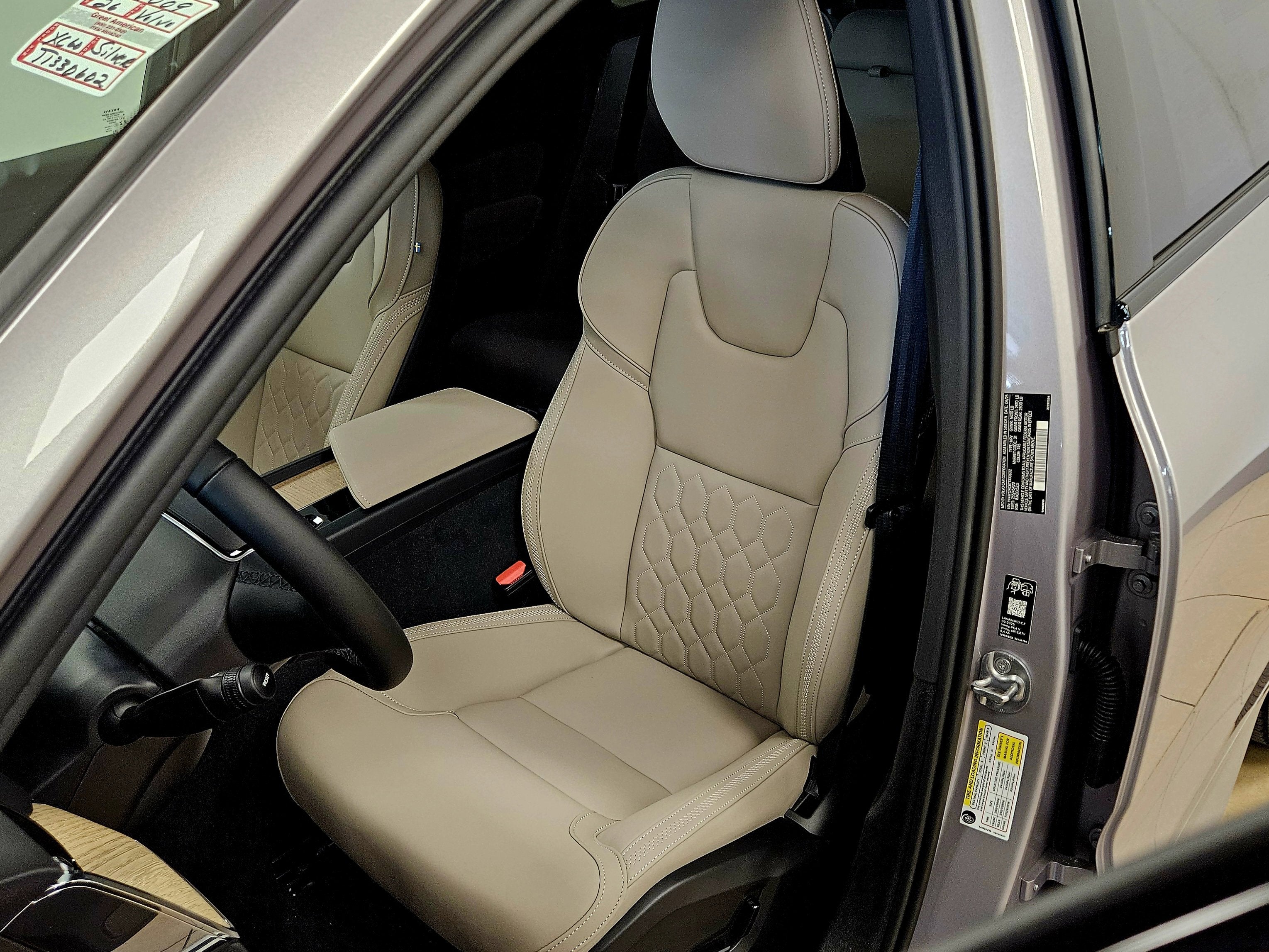 2026 Volvo XC60 Plus