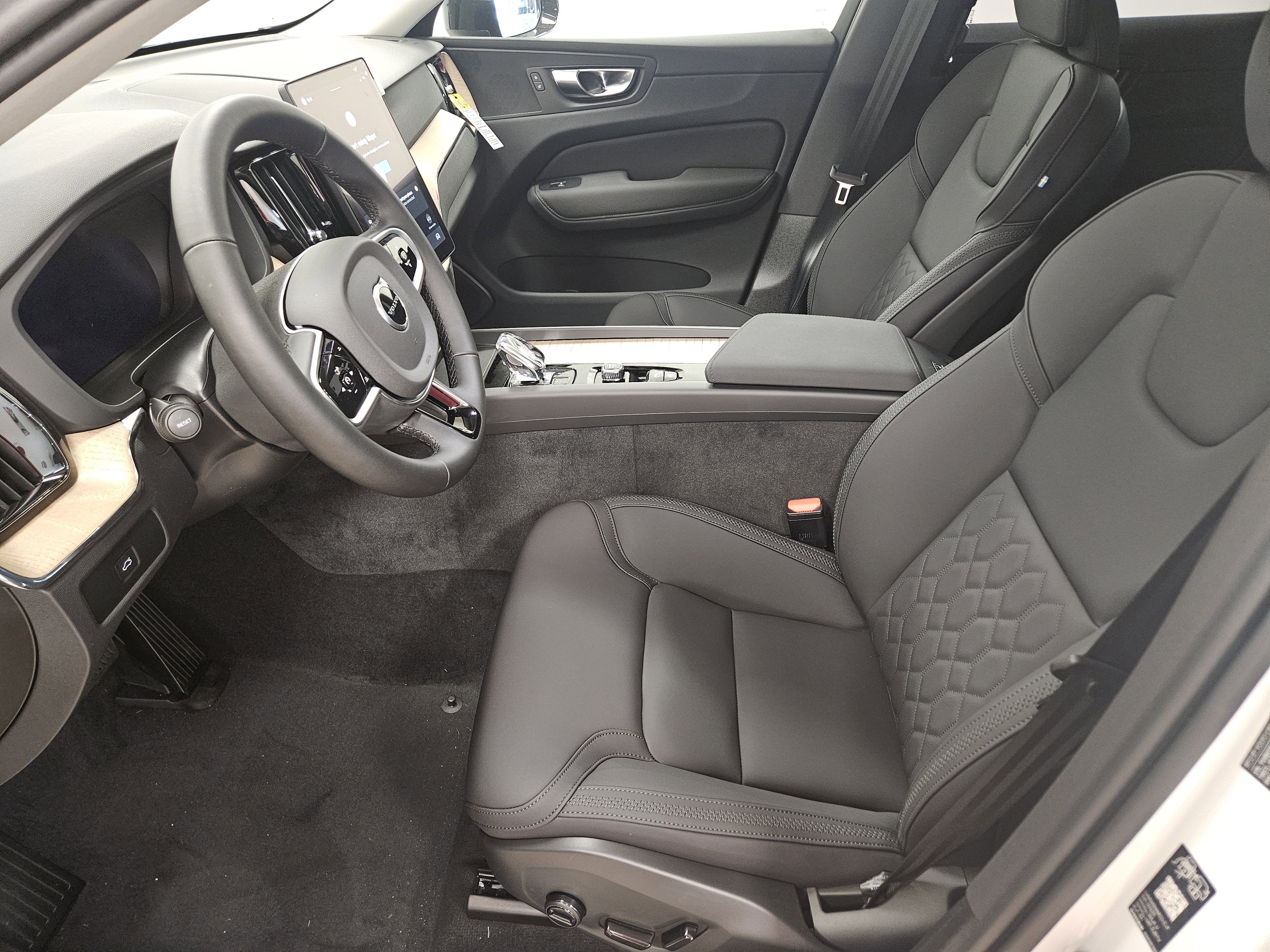 2026 Volvo XC60 Plus