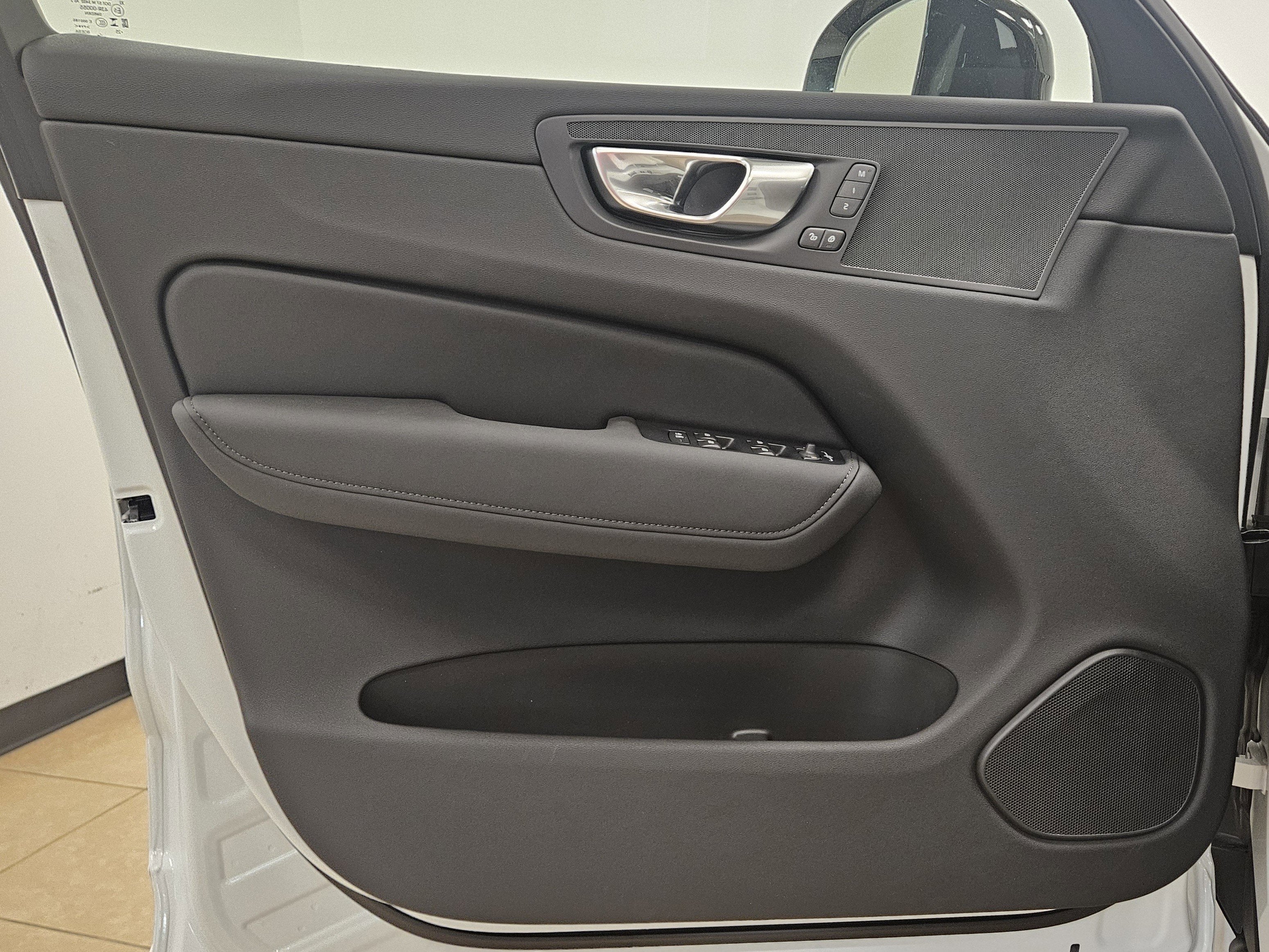 2026 Volvo XC60 Plus