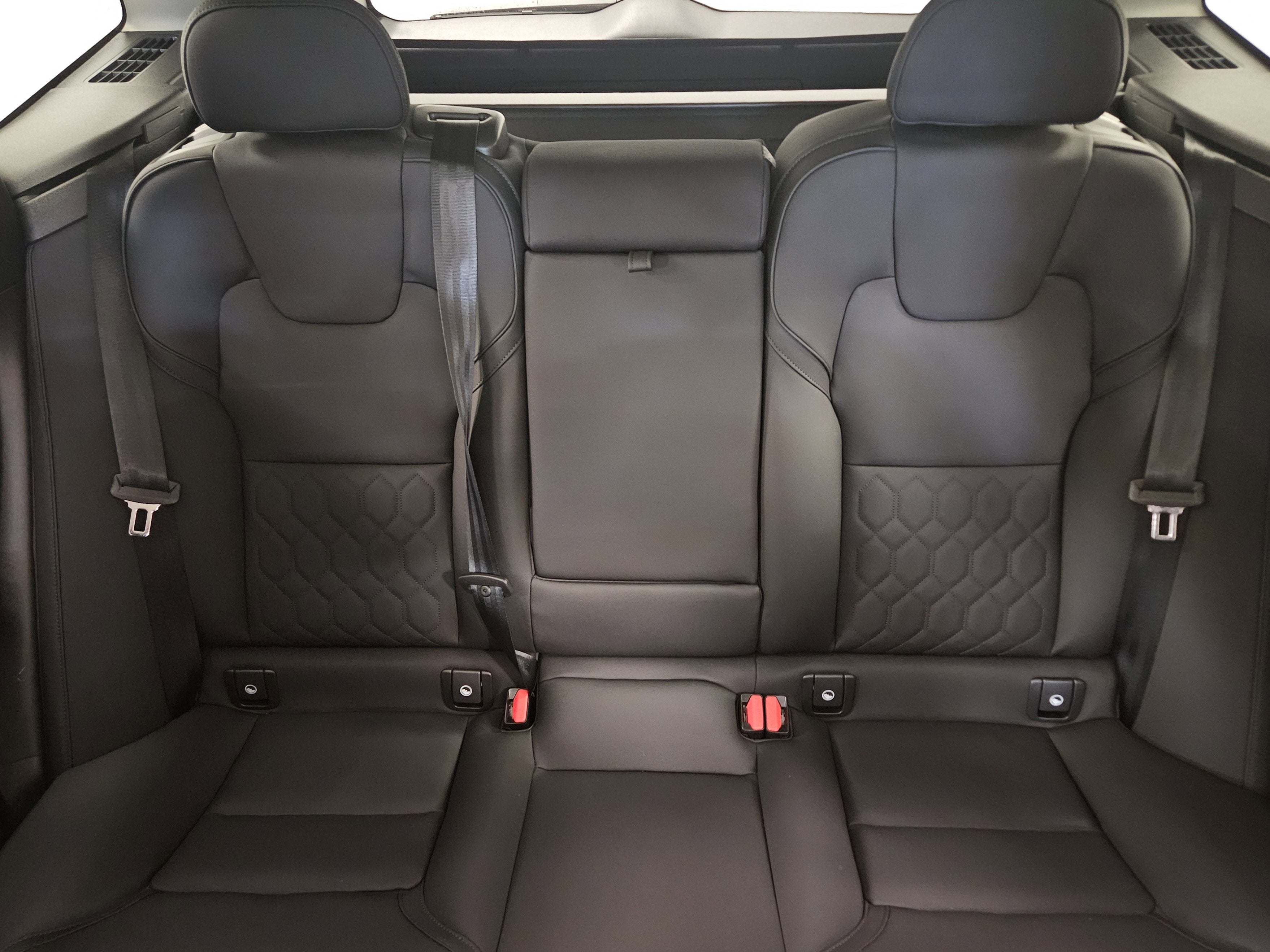 2026 Volvo XC60 Plus