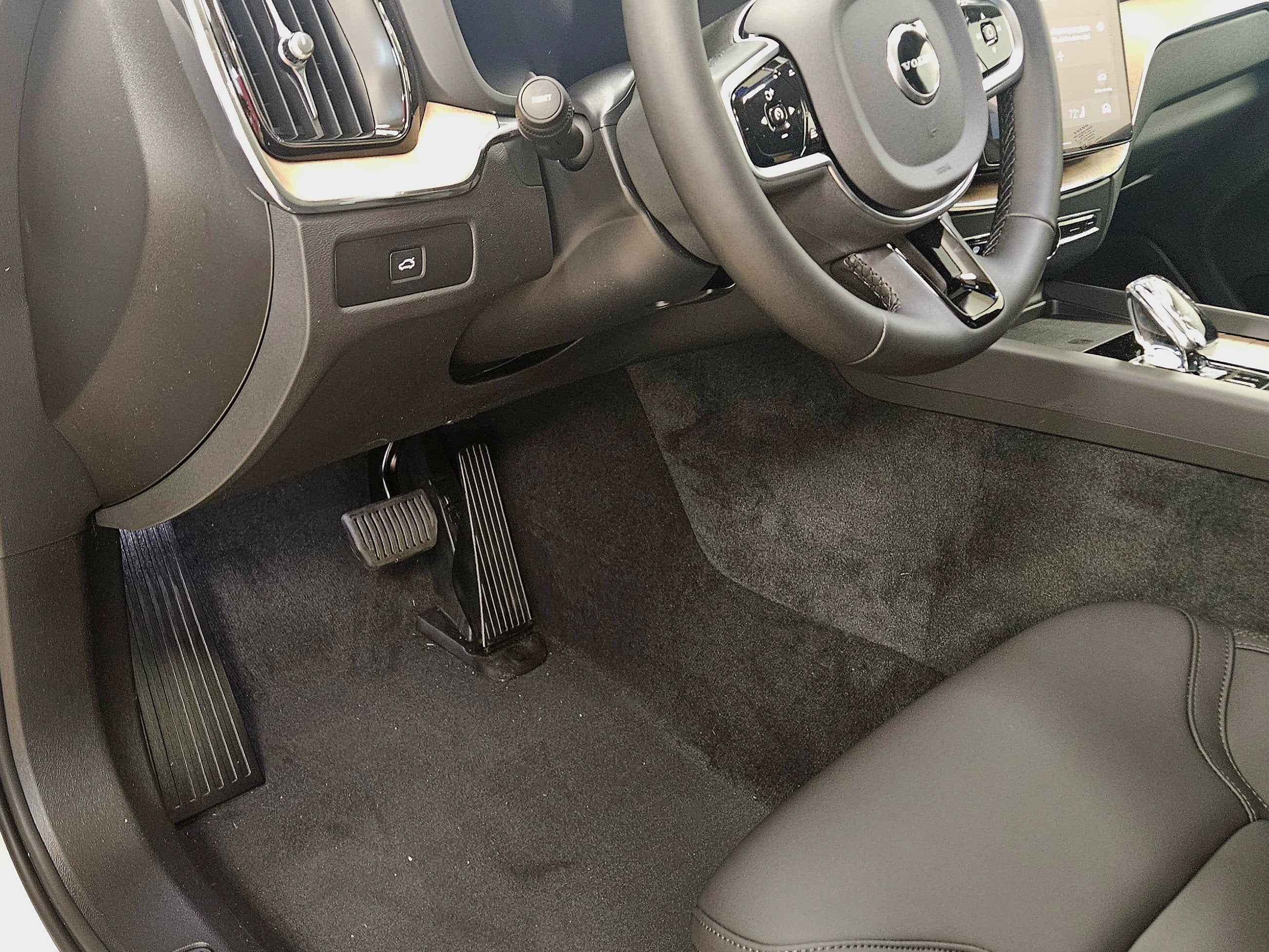 2026 Volvo XC60 Plus