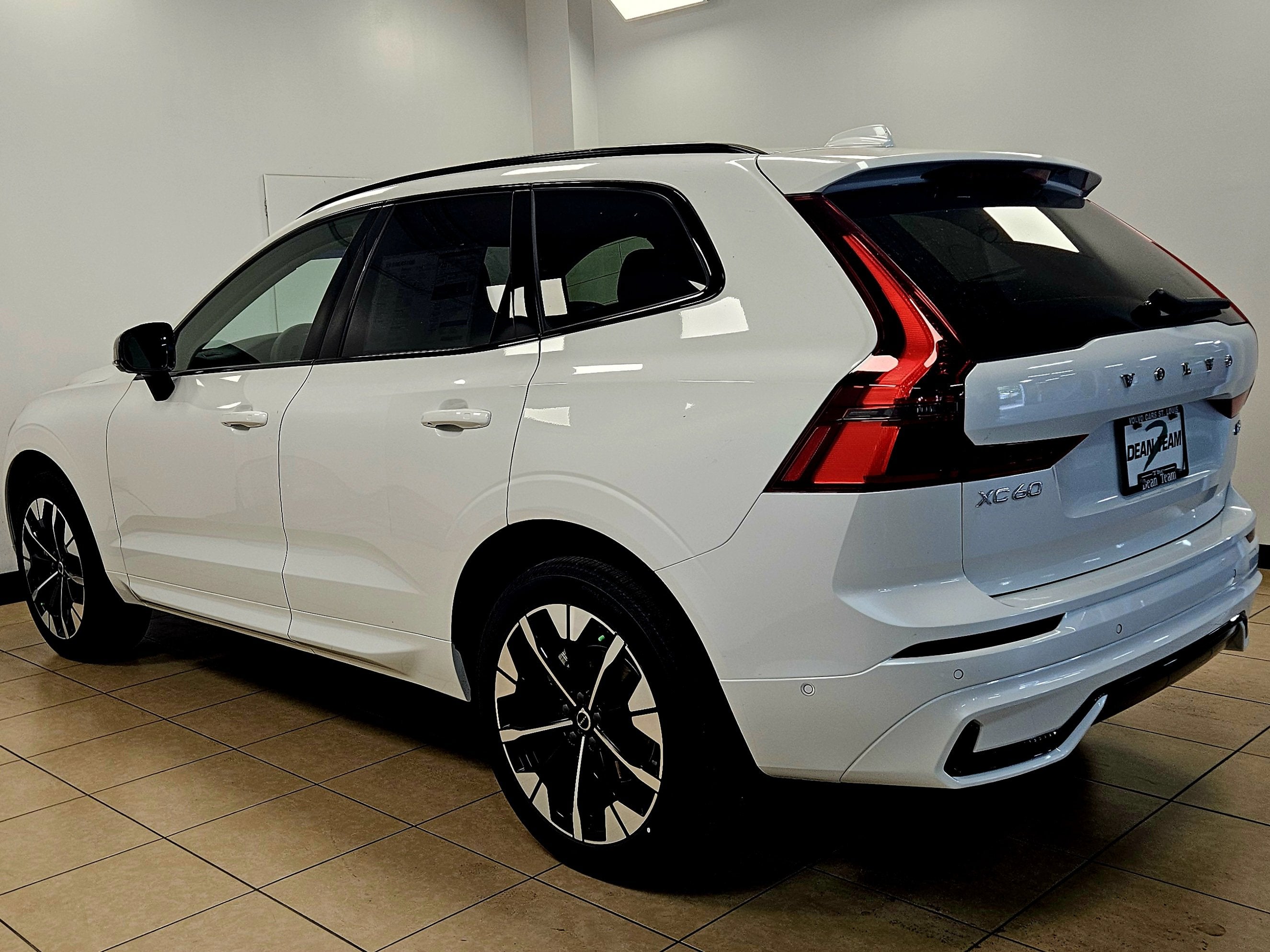 2026 Volvo XC60 Plus