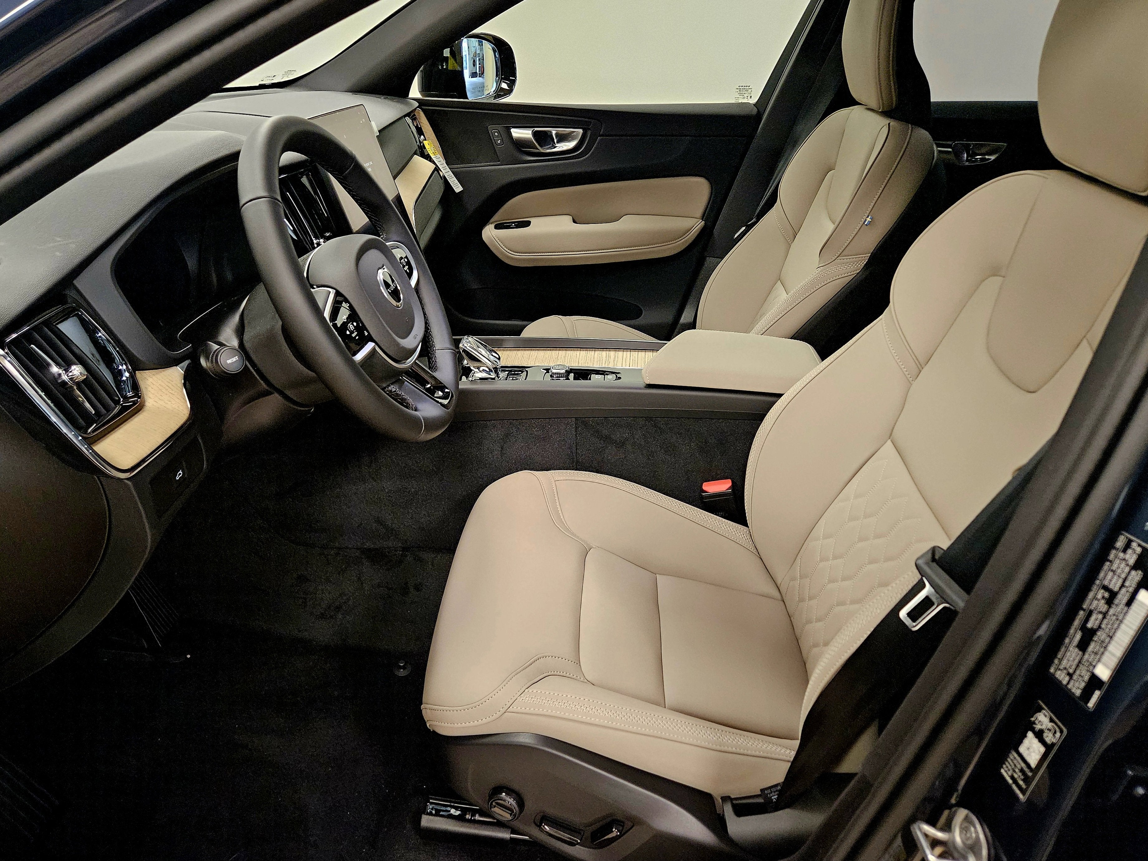 2026 Volvo XC60 Plus