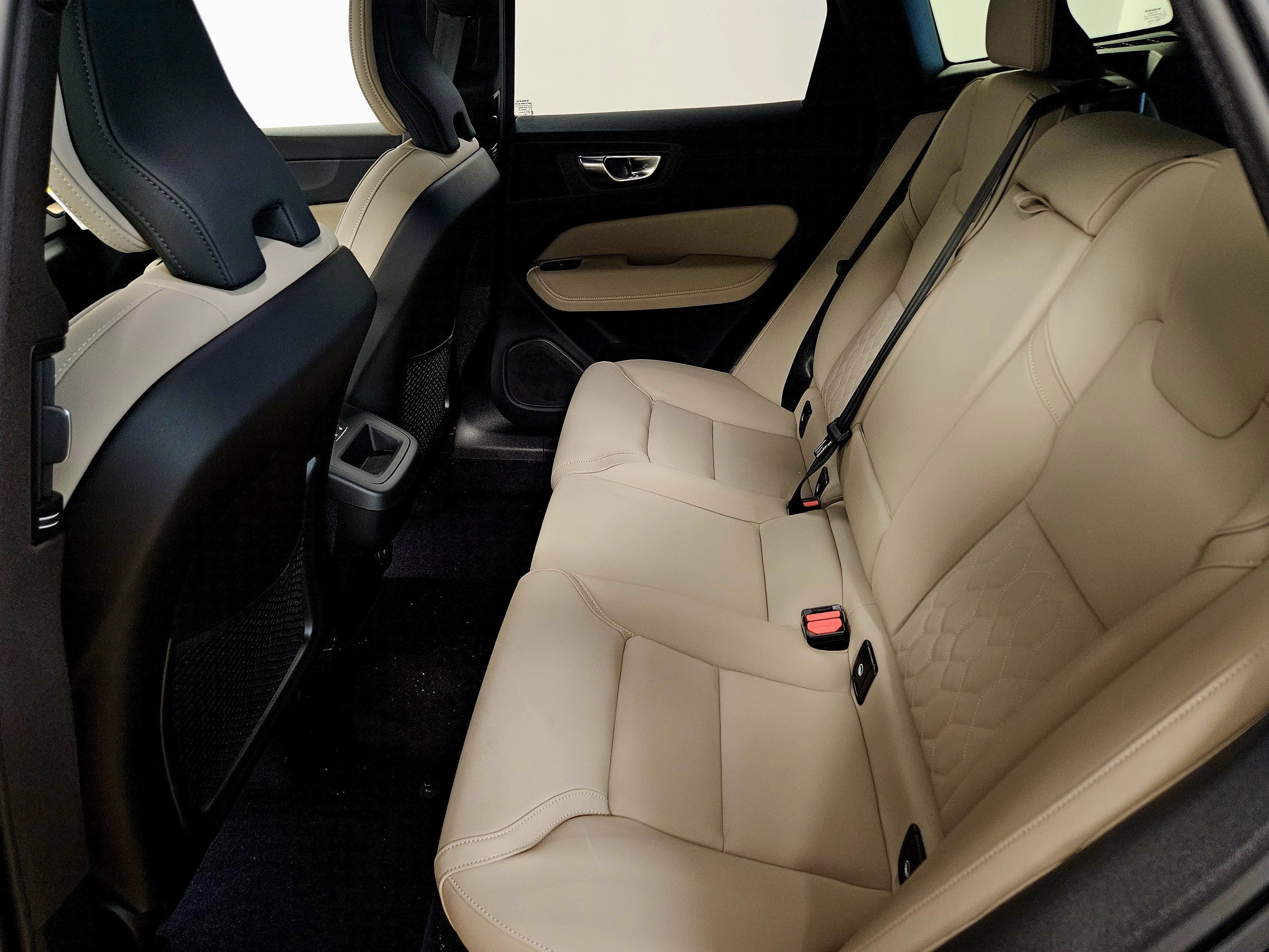 2026 Volvo XC60 Plus