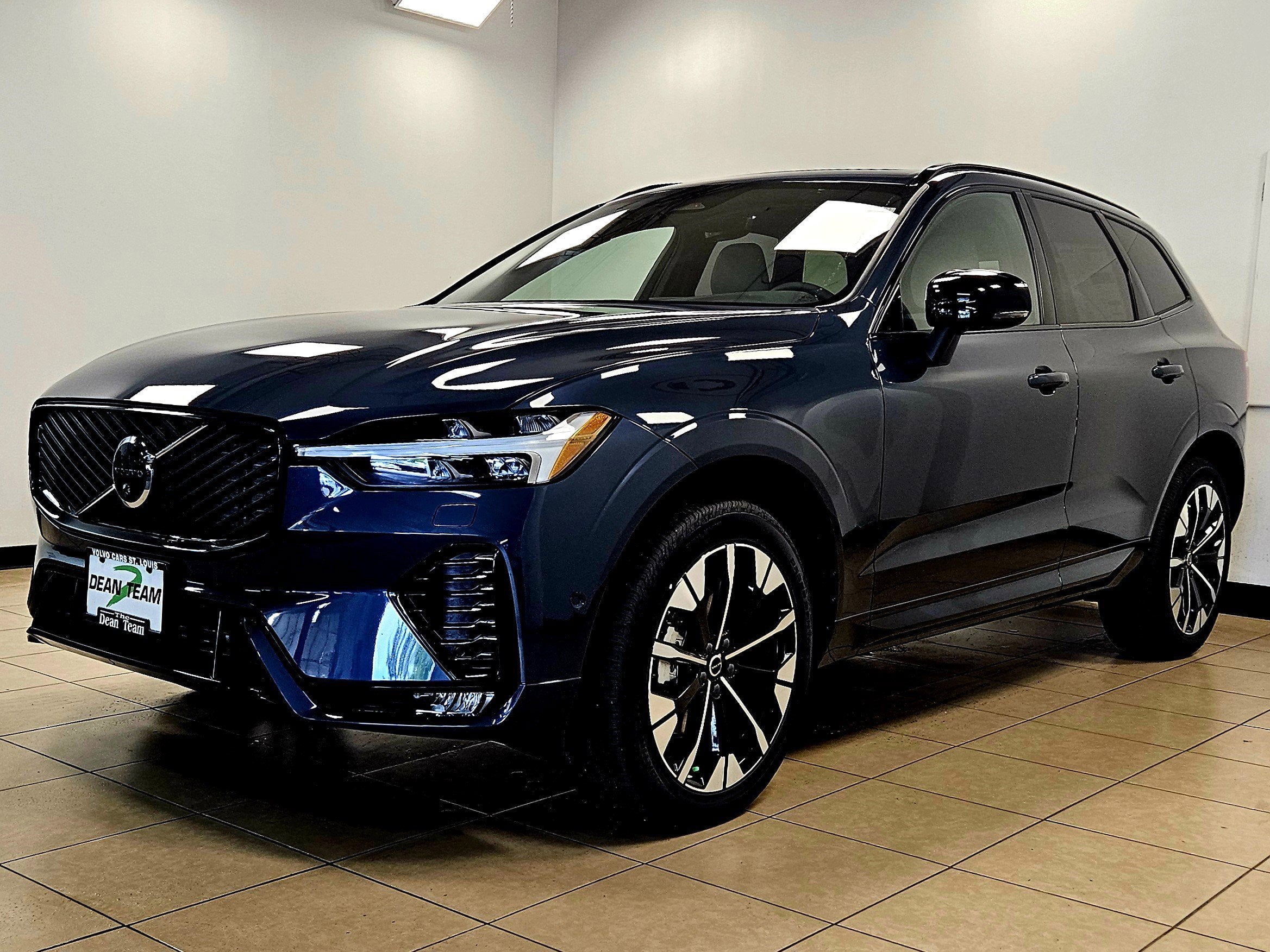 2026 Volvo XC60 Plus