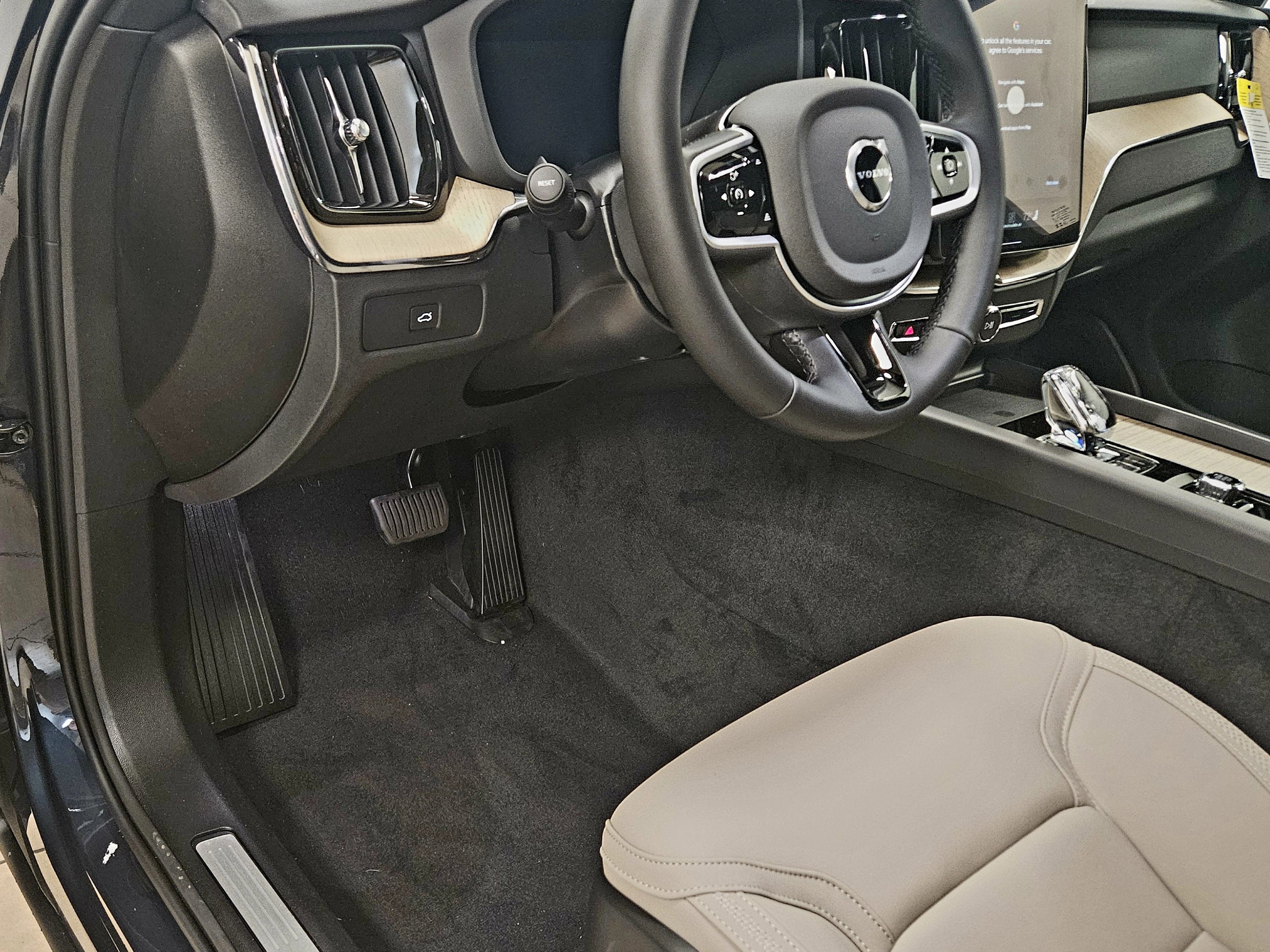 2026 Volvo XC60 Plus