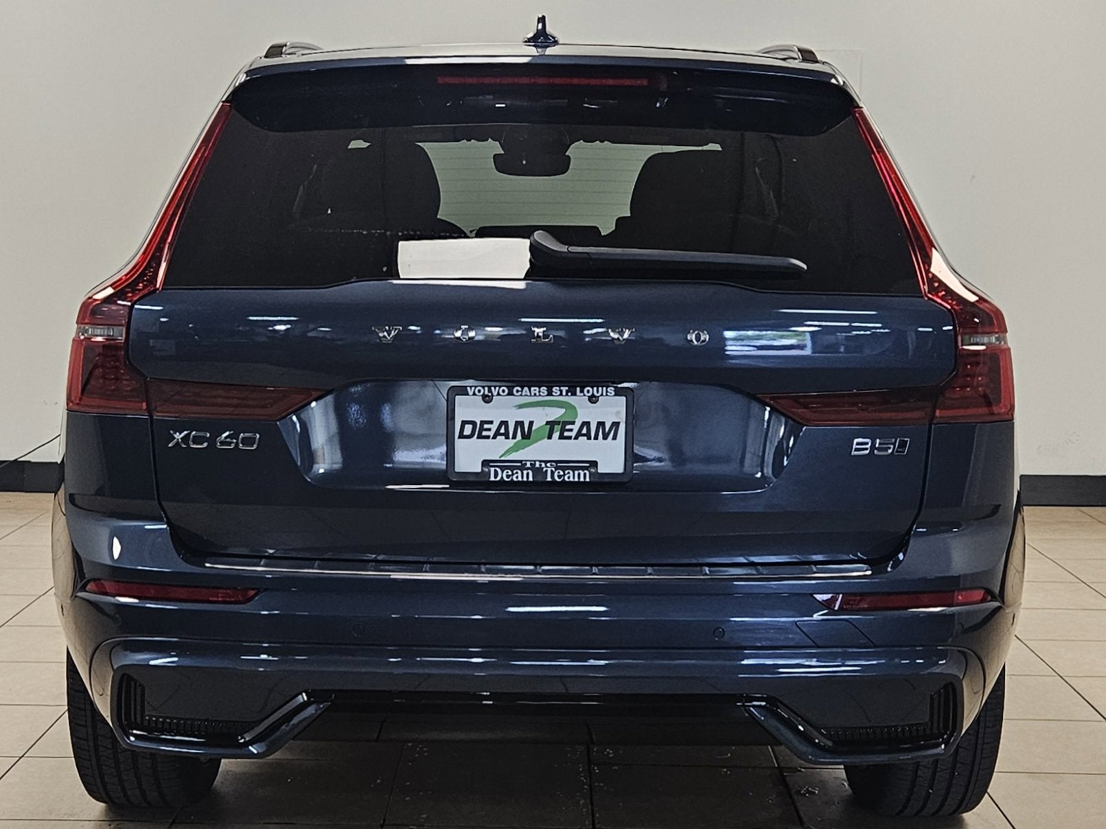 2026 Volvo XC60 Plus