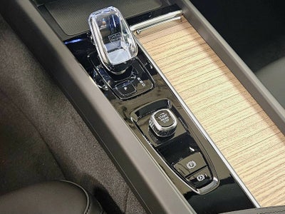 2026 Volvo XC60 Plus