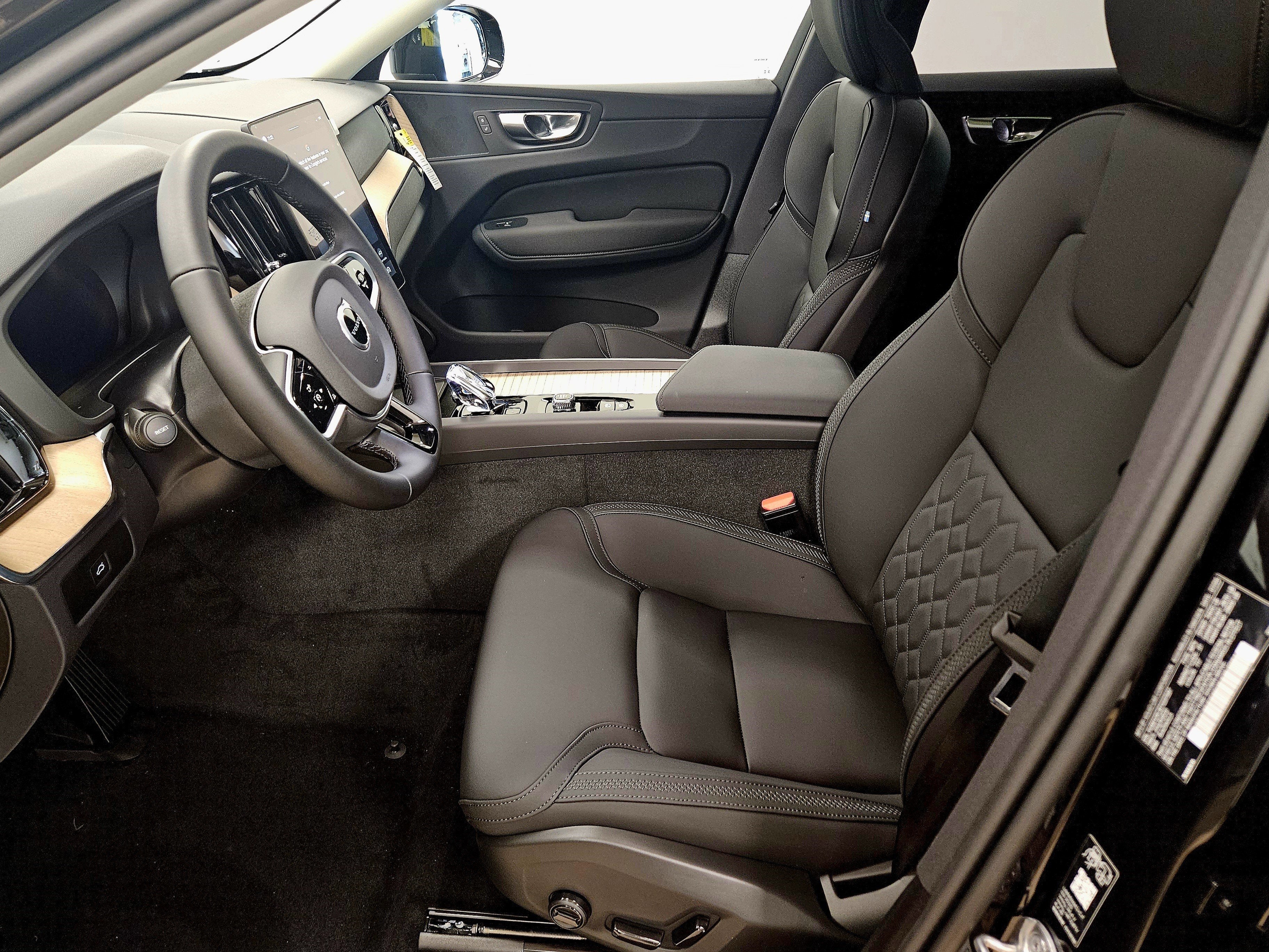 2026 Volvo XC60 Plus