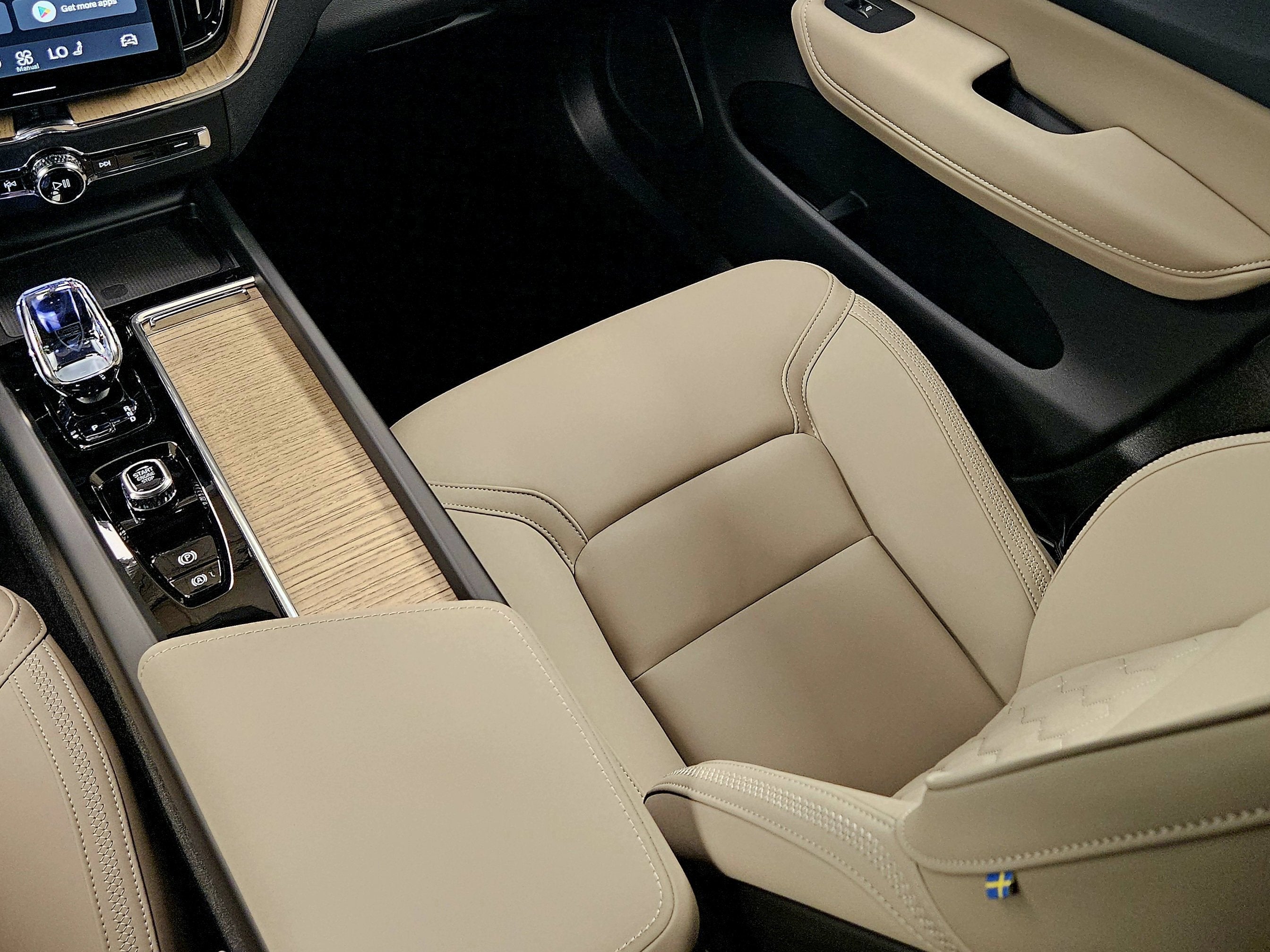 2026 Volvo XC60 Plus