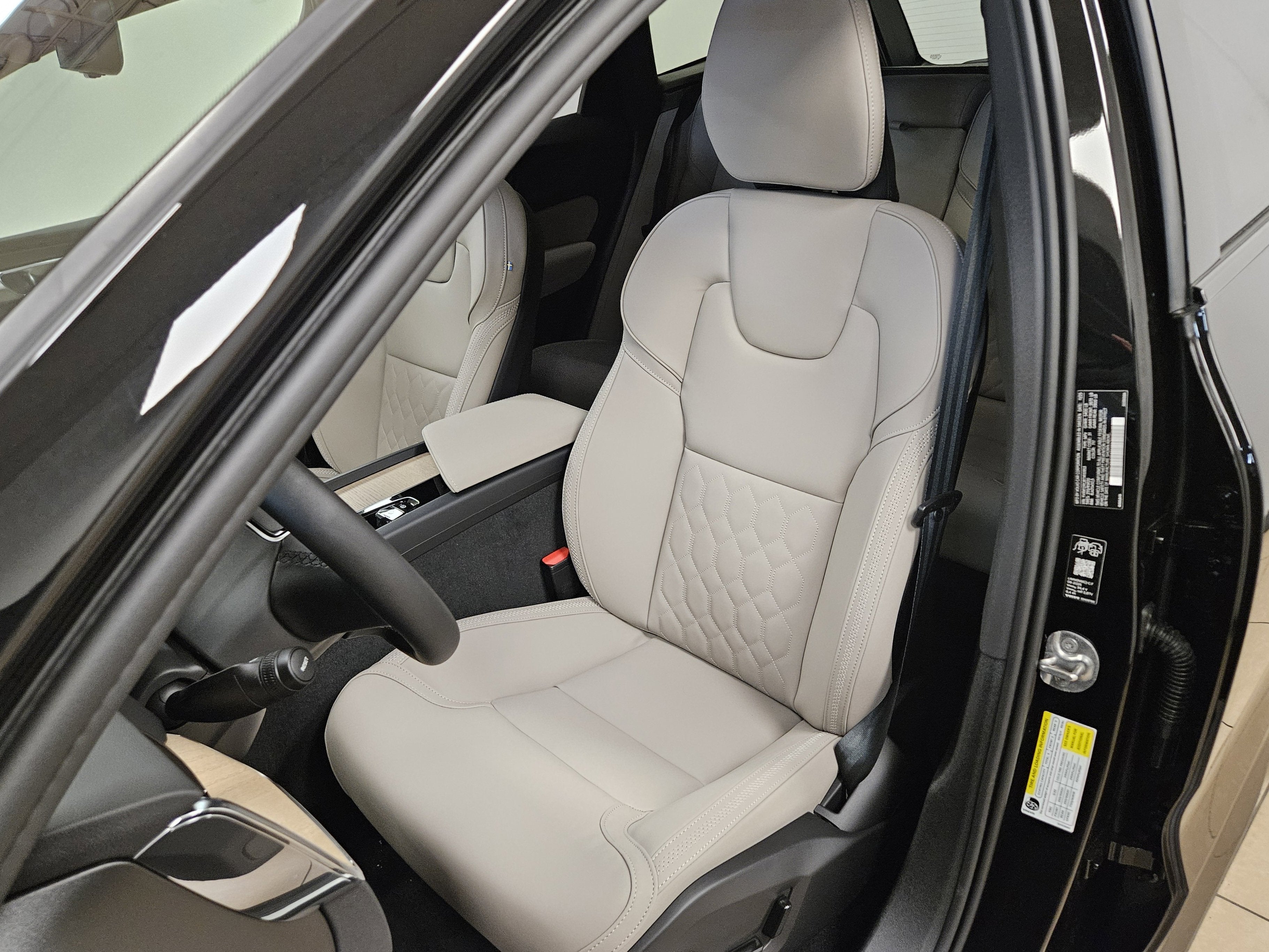 2026 Volvo XC60 Plus