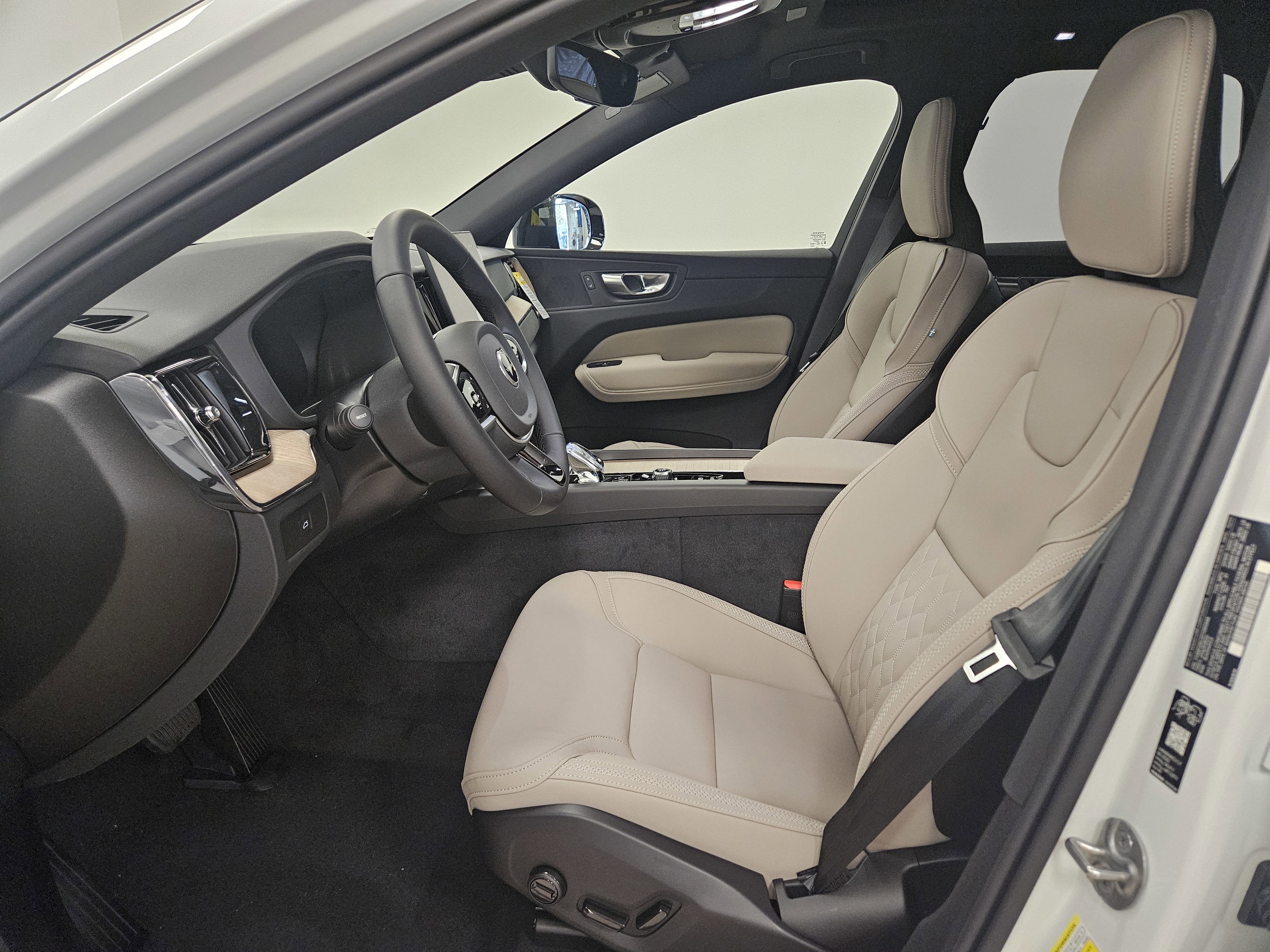 2026 Volvo XC60 Plus