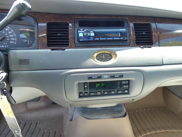 2001 Lincoln Town Car Cartier