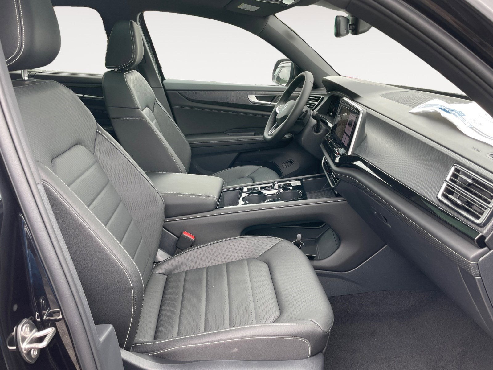 2026 Volkswagen Atlas Cross Sport 2.0T SEL R-Line Black