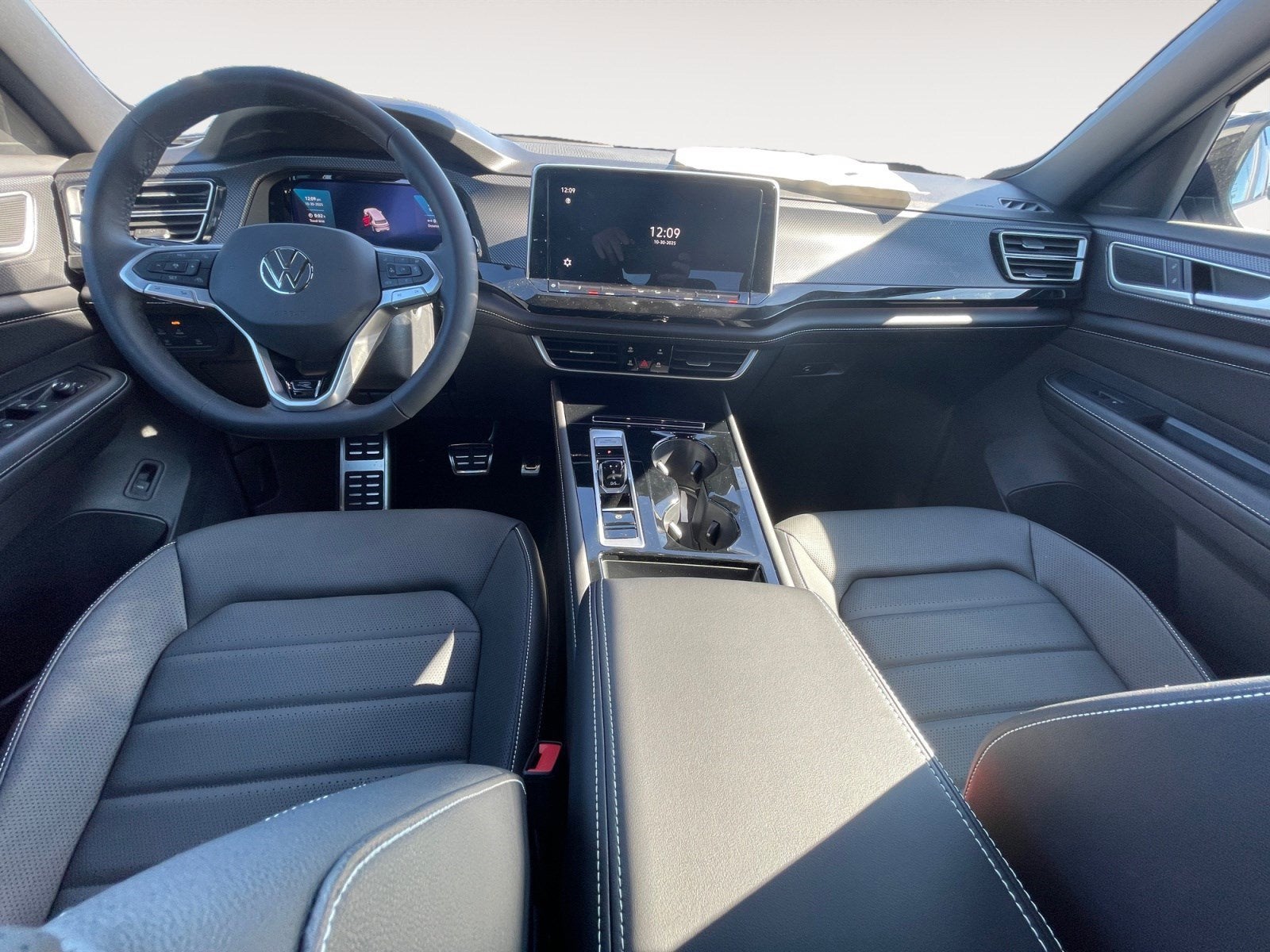 2026 Volkswagen Atlas Cross Sport 2.0T SEL R-Line Black