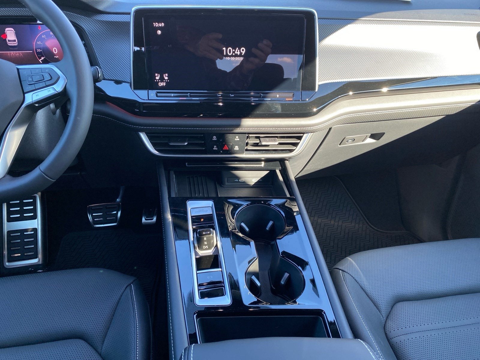 2026 Volkswagen Atlas Cross Sport 2.0T SEL R-Line Black